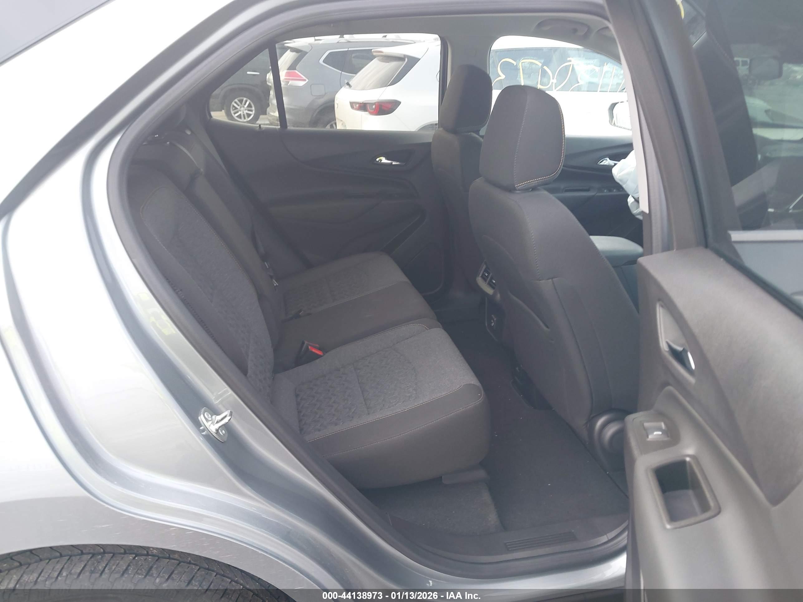 CHEVROLET EQUINOX image 8