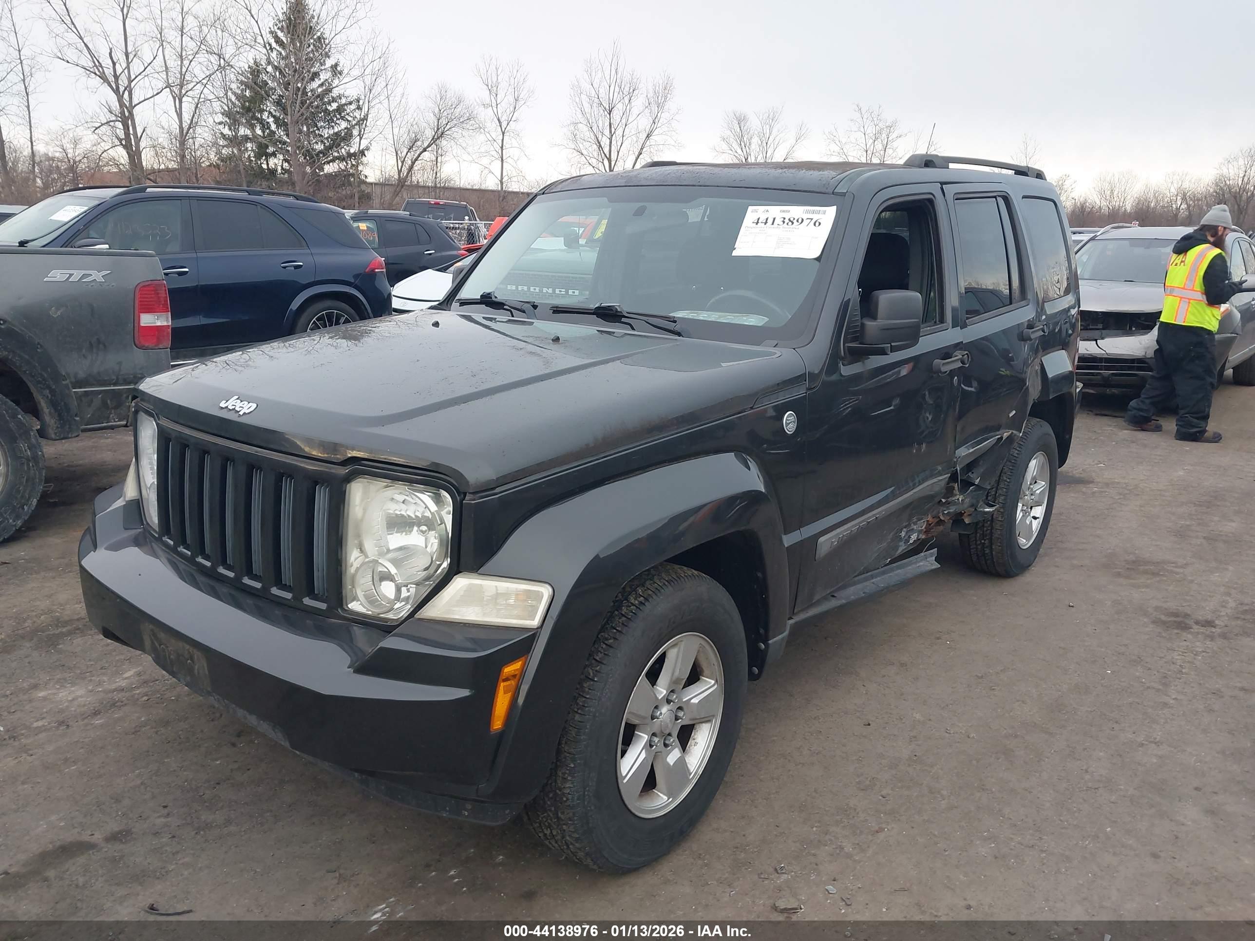 JEEP LIBERTY image 2