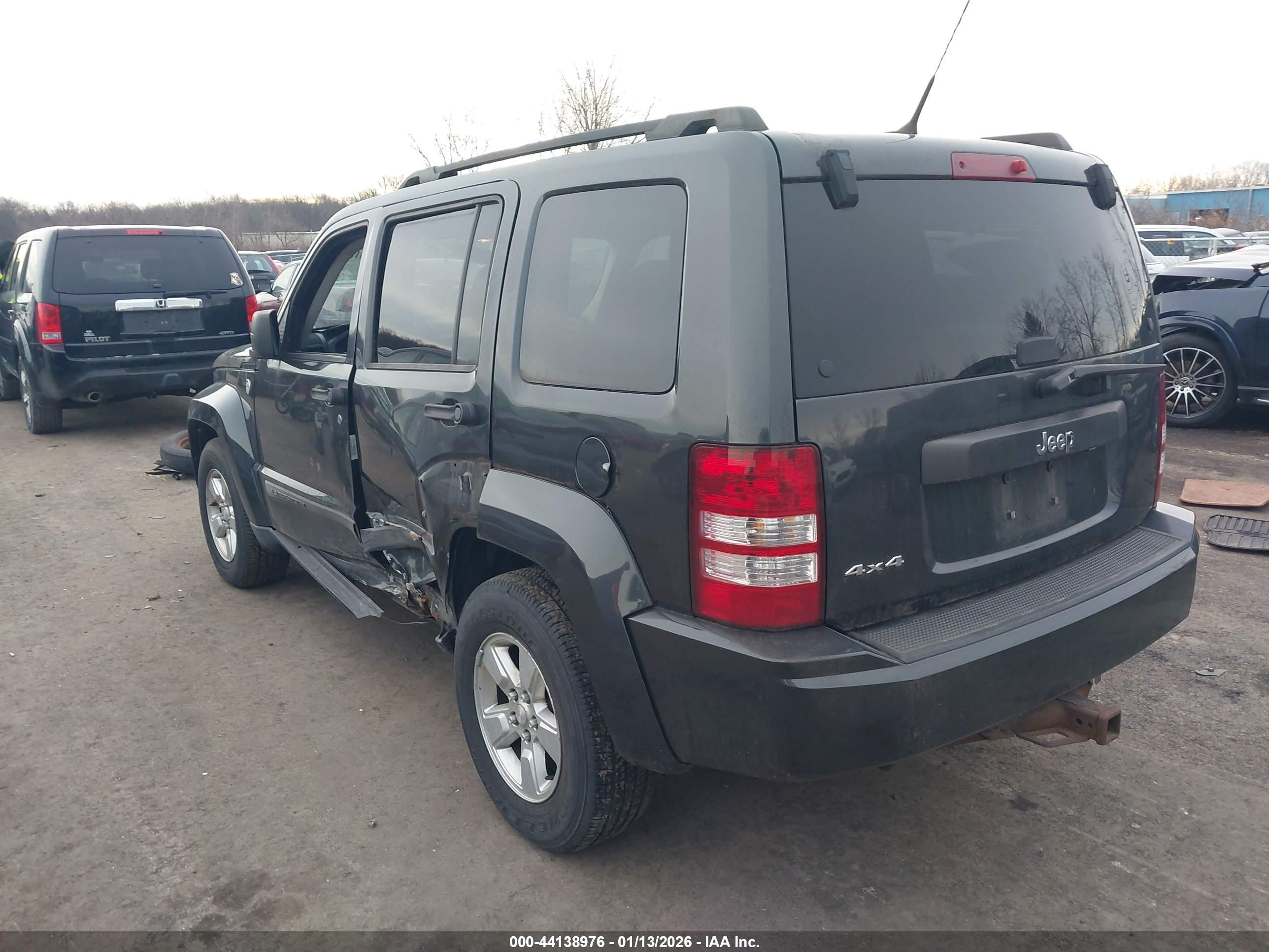 JEEP LIBERTY image 3