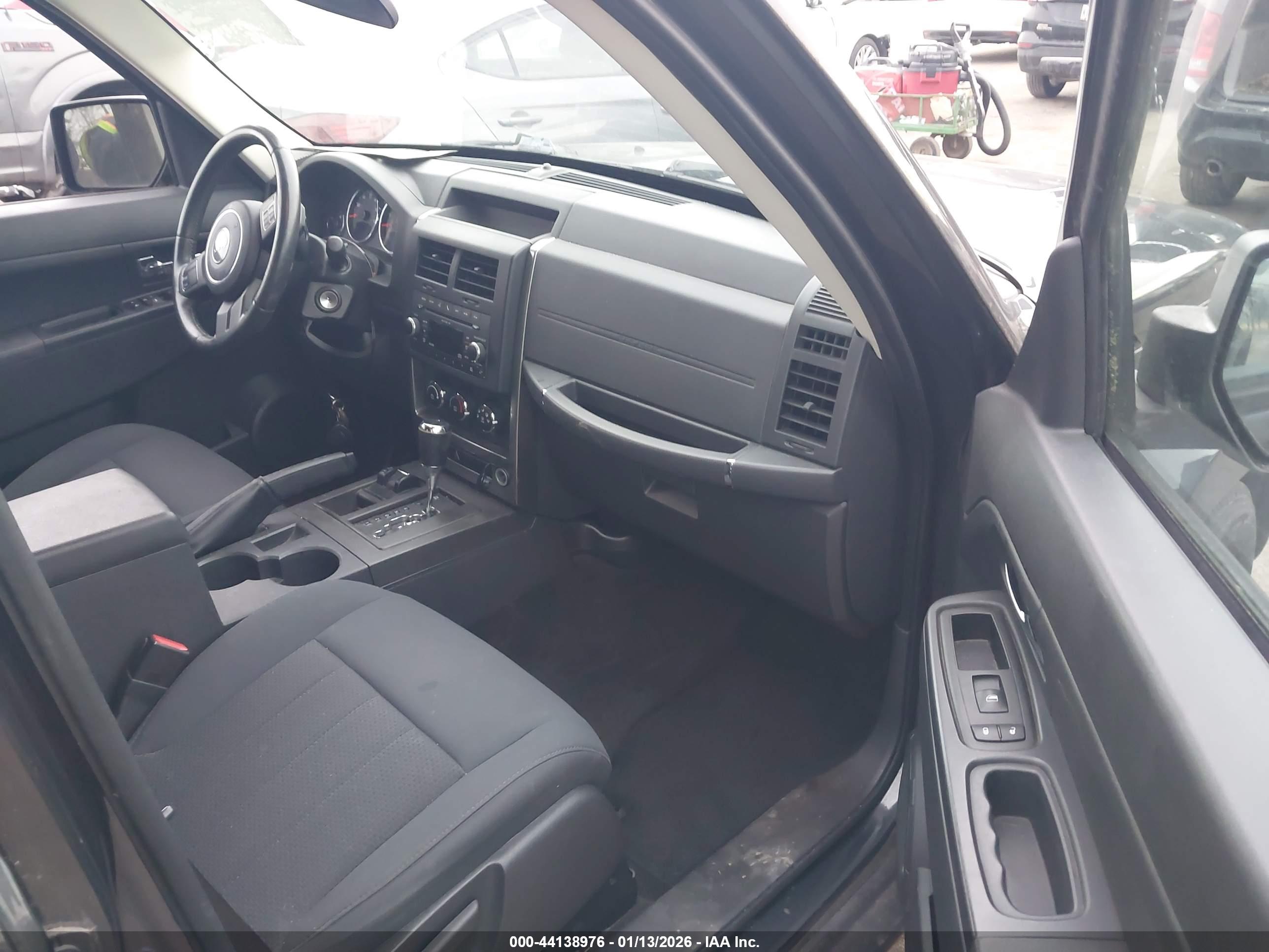JEEP LIBERTY image 5