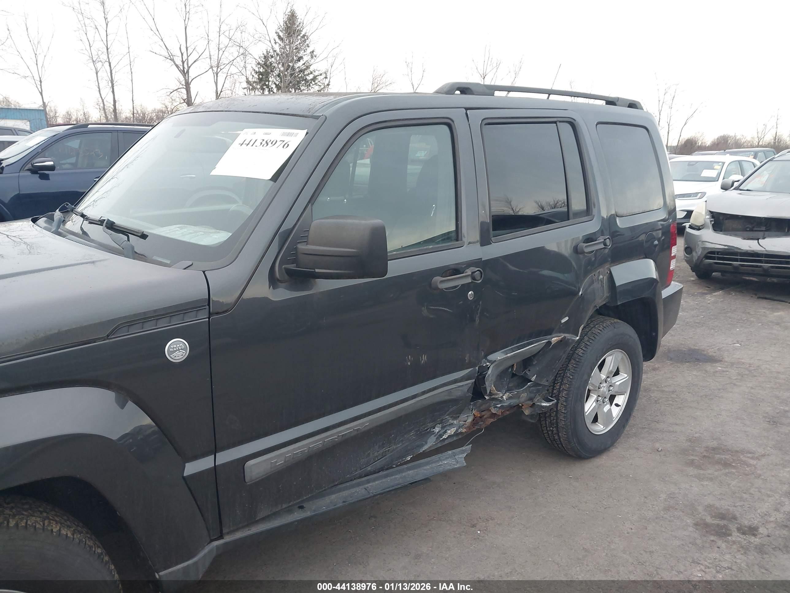 JEEP LIBERTY image 6
