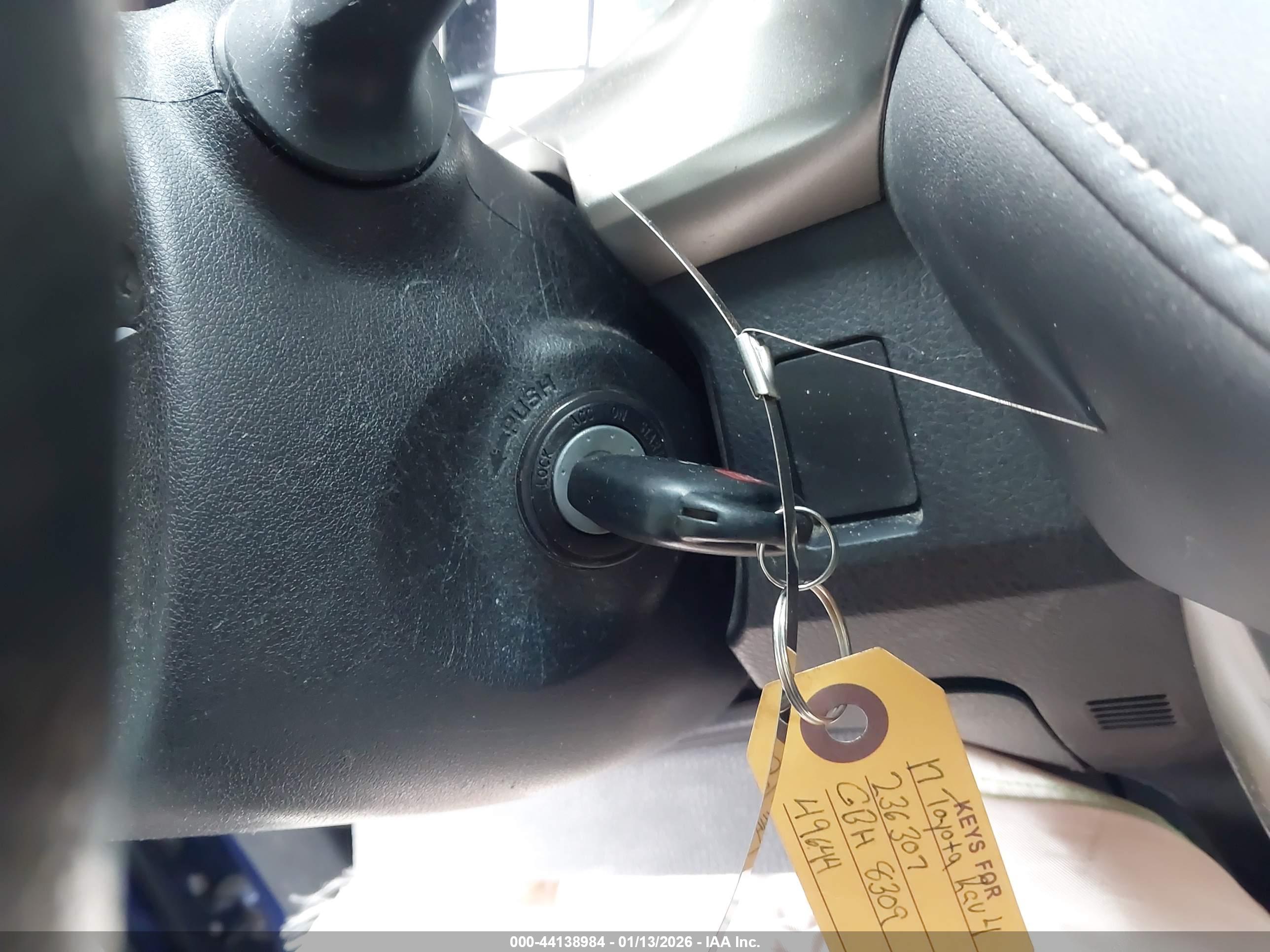 TOYOTA RAV4 image 11