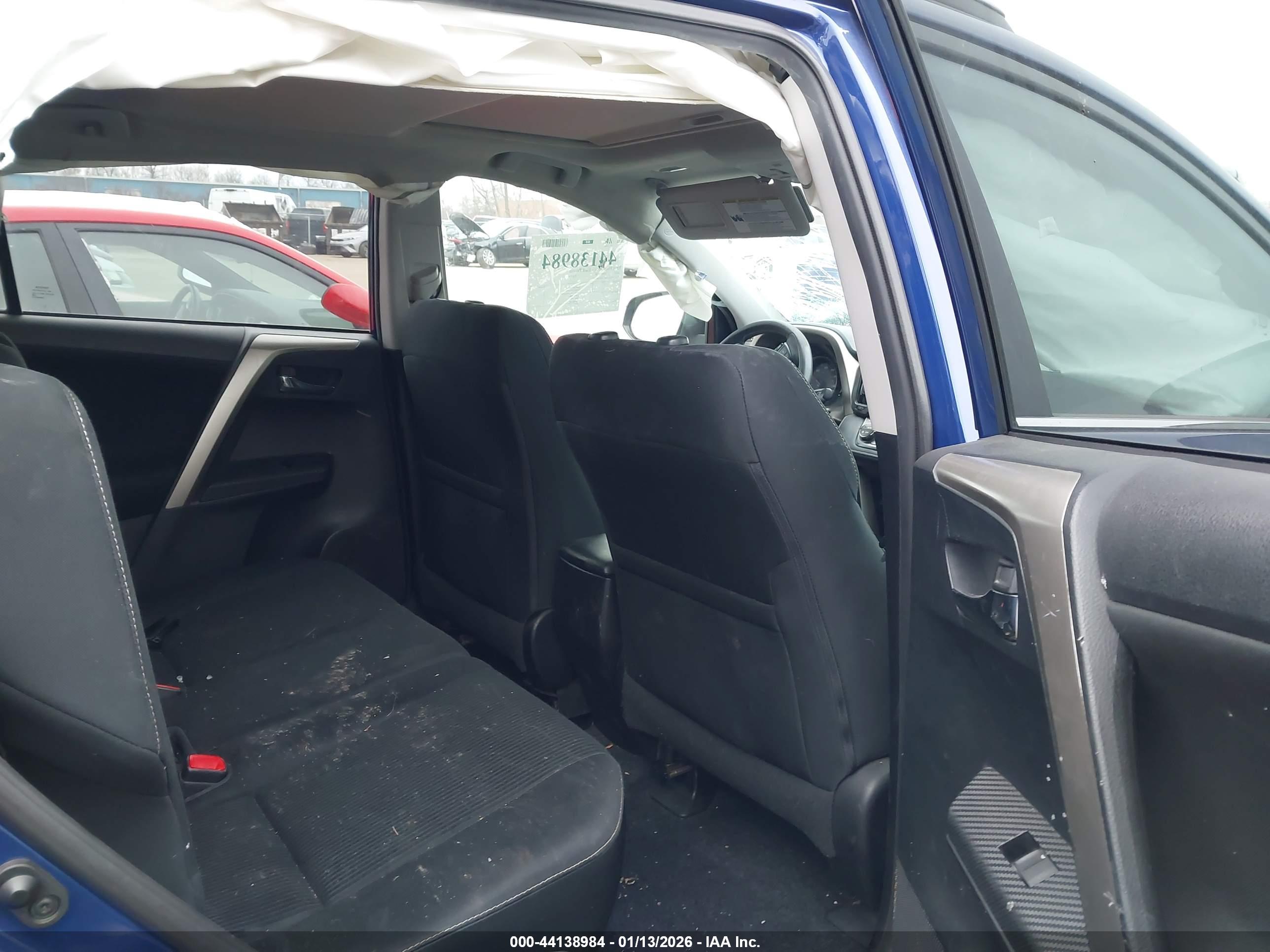 TOYOTA RAV4 image 8