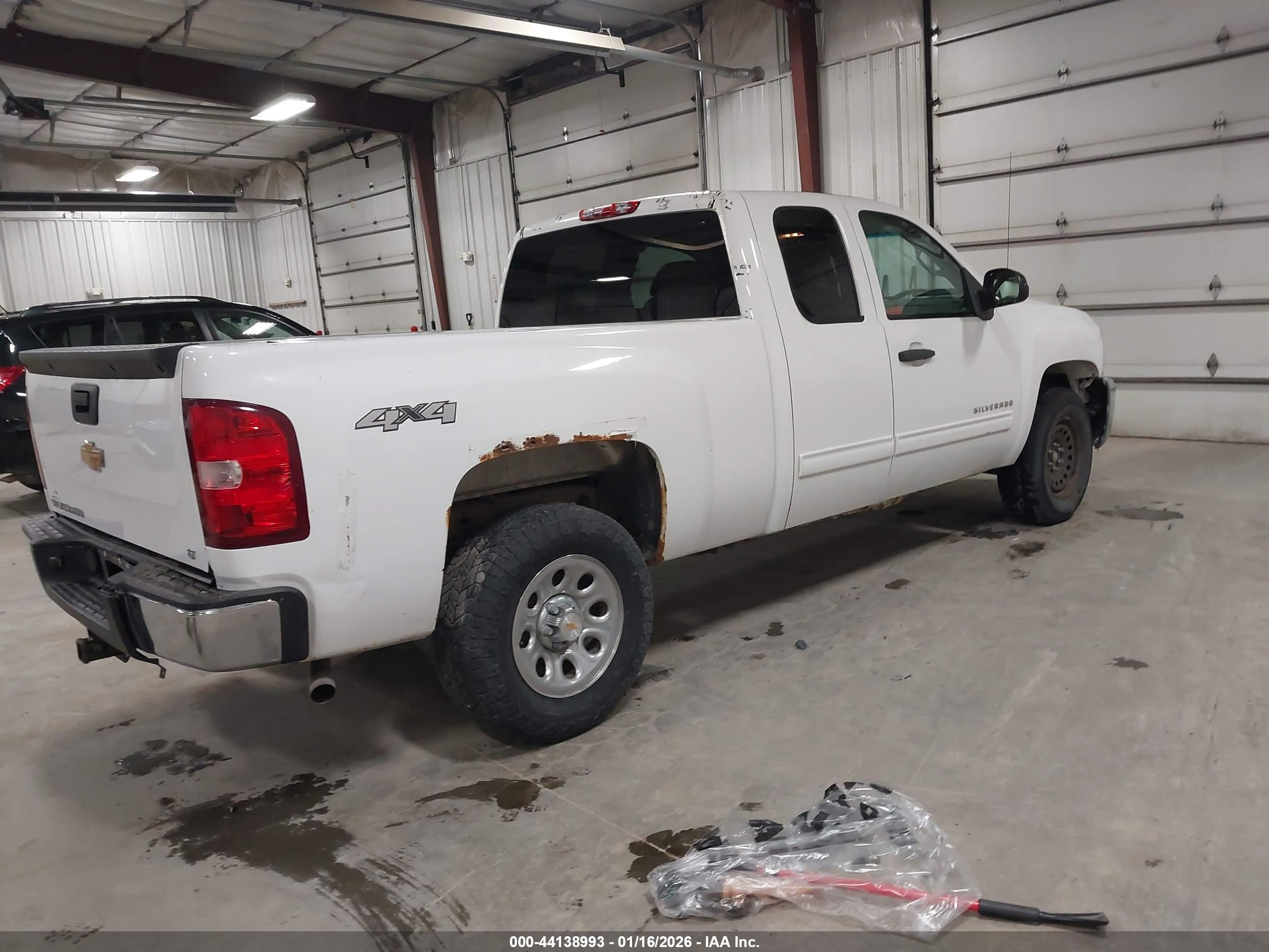 CHEVROLET SILVERADO image 4