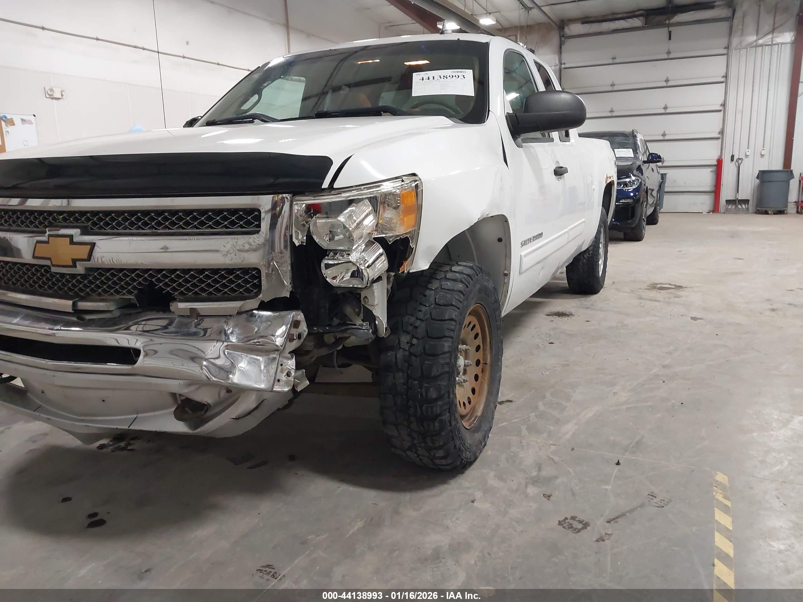CHEVROLET SILVERADO image 6