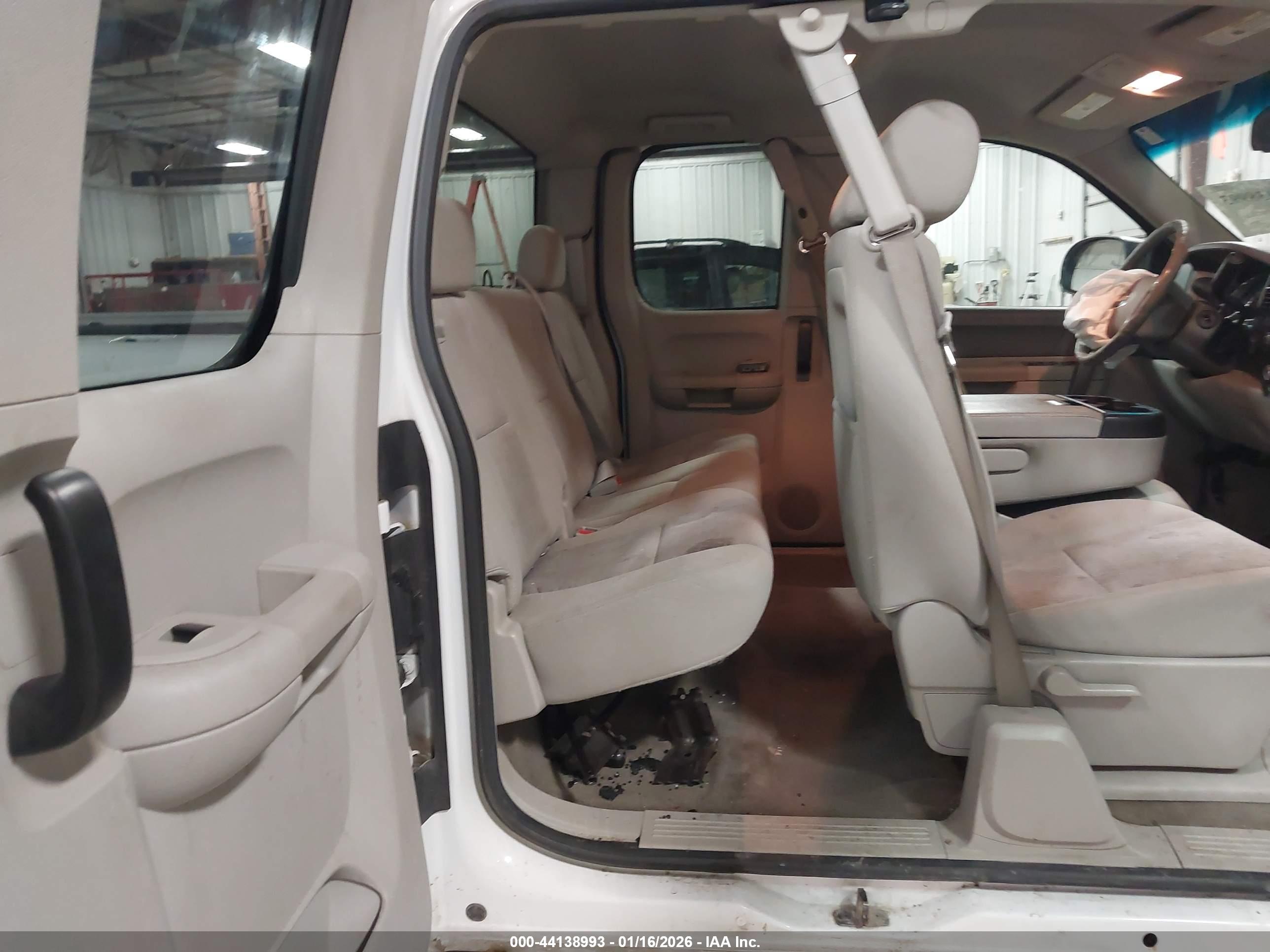 CHEVROLET SILVERADO image 8
