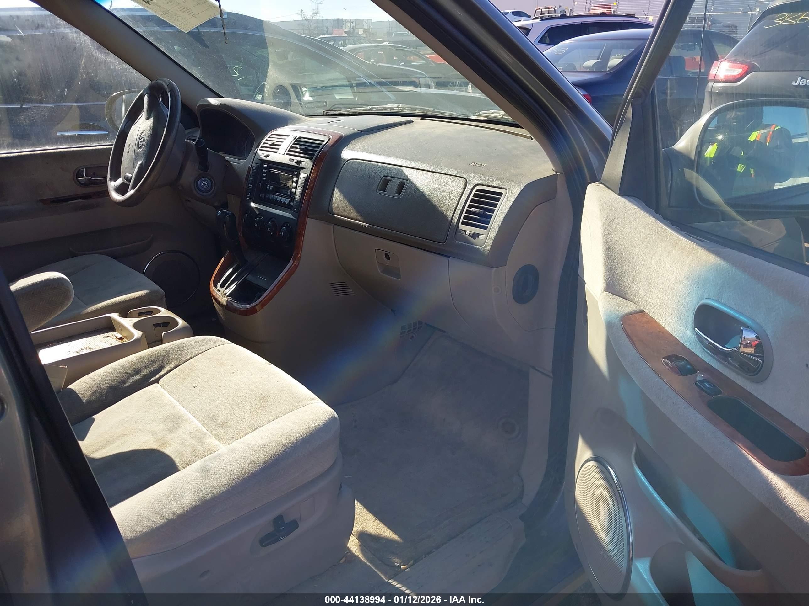 KIA SEDONA image 5