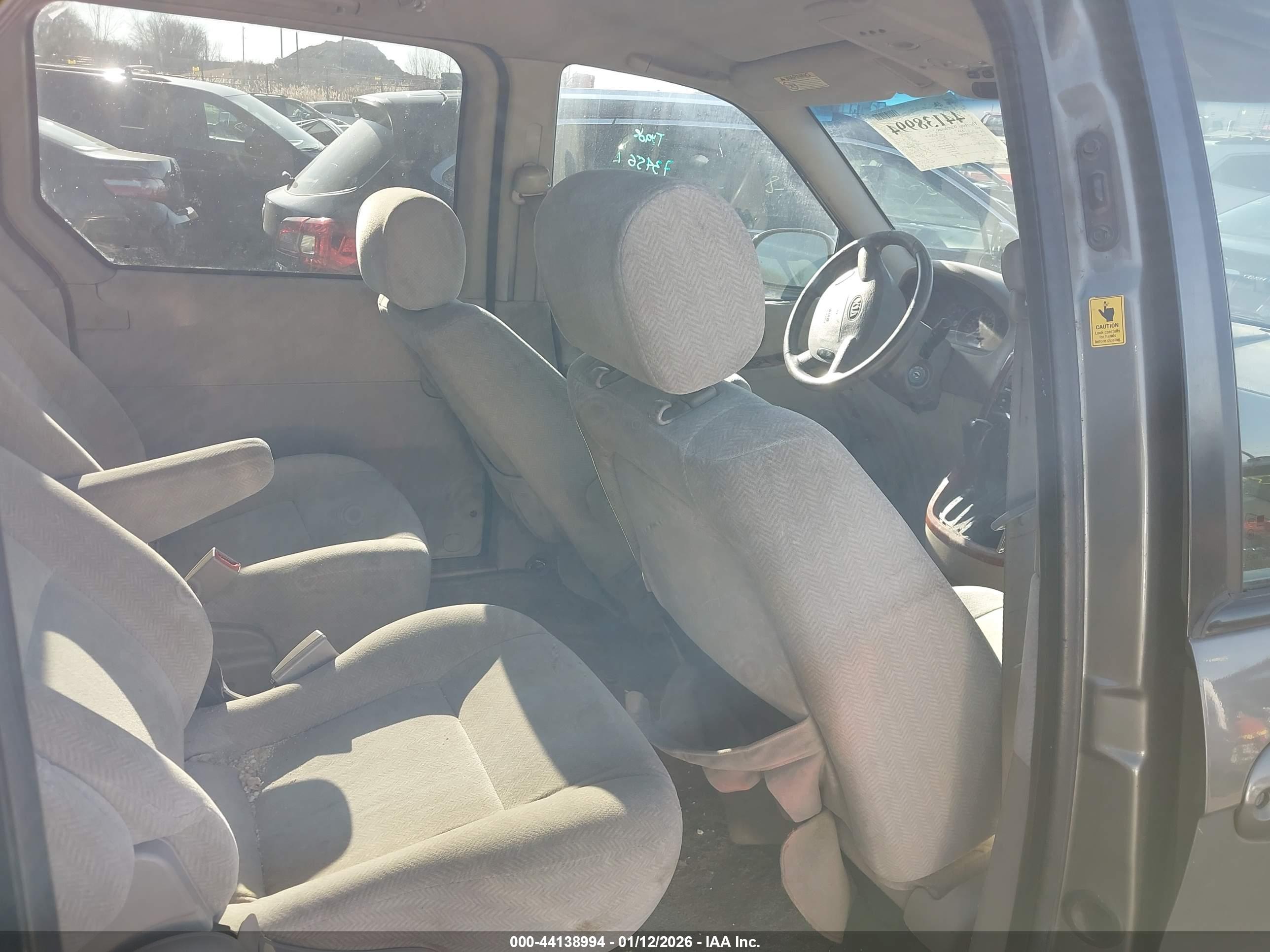 KIA SEDONA image 8