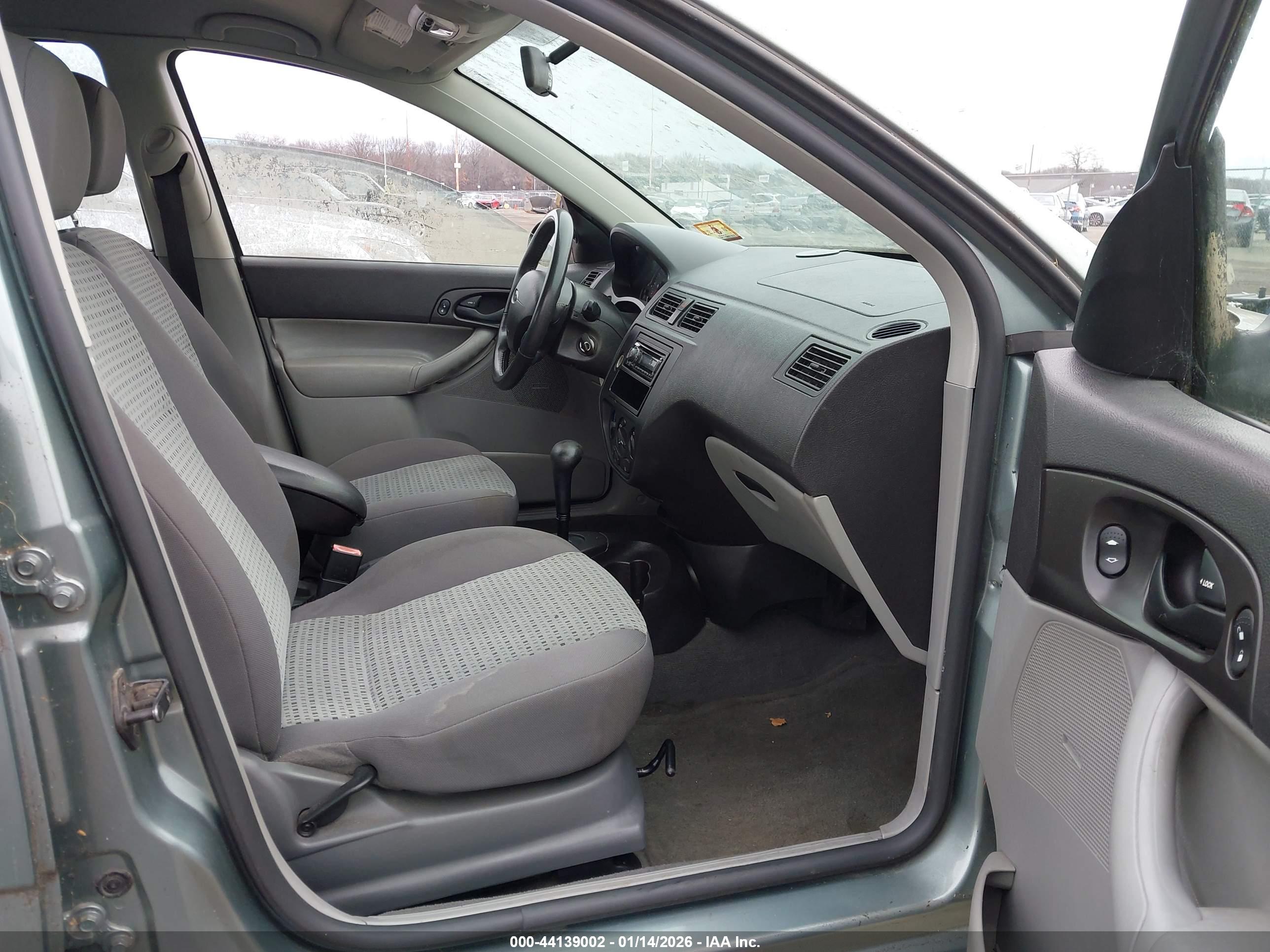FORD FOCUS image 5