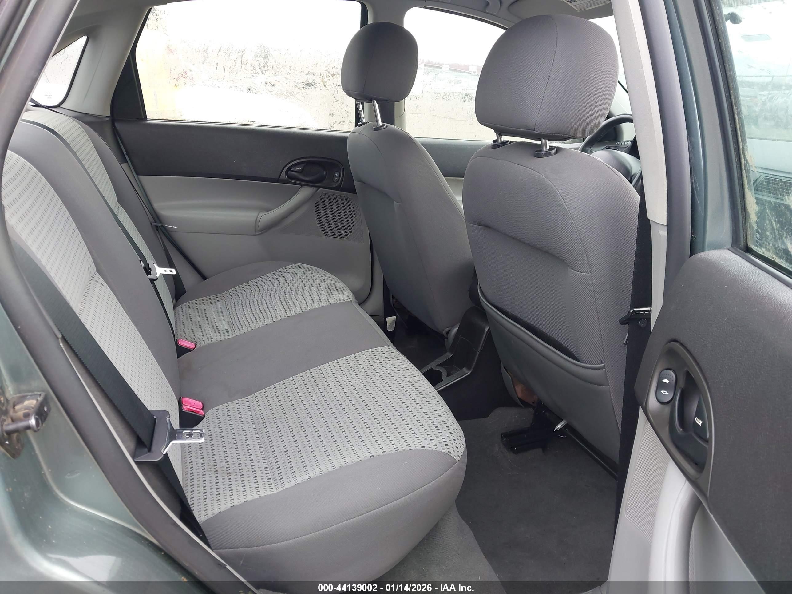 FORD FOCUS image 8
