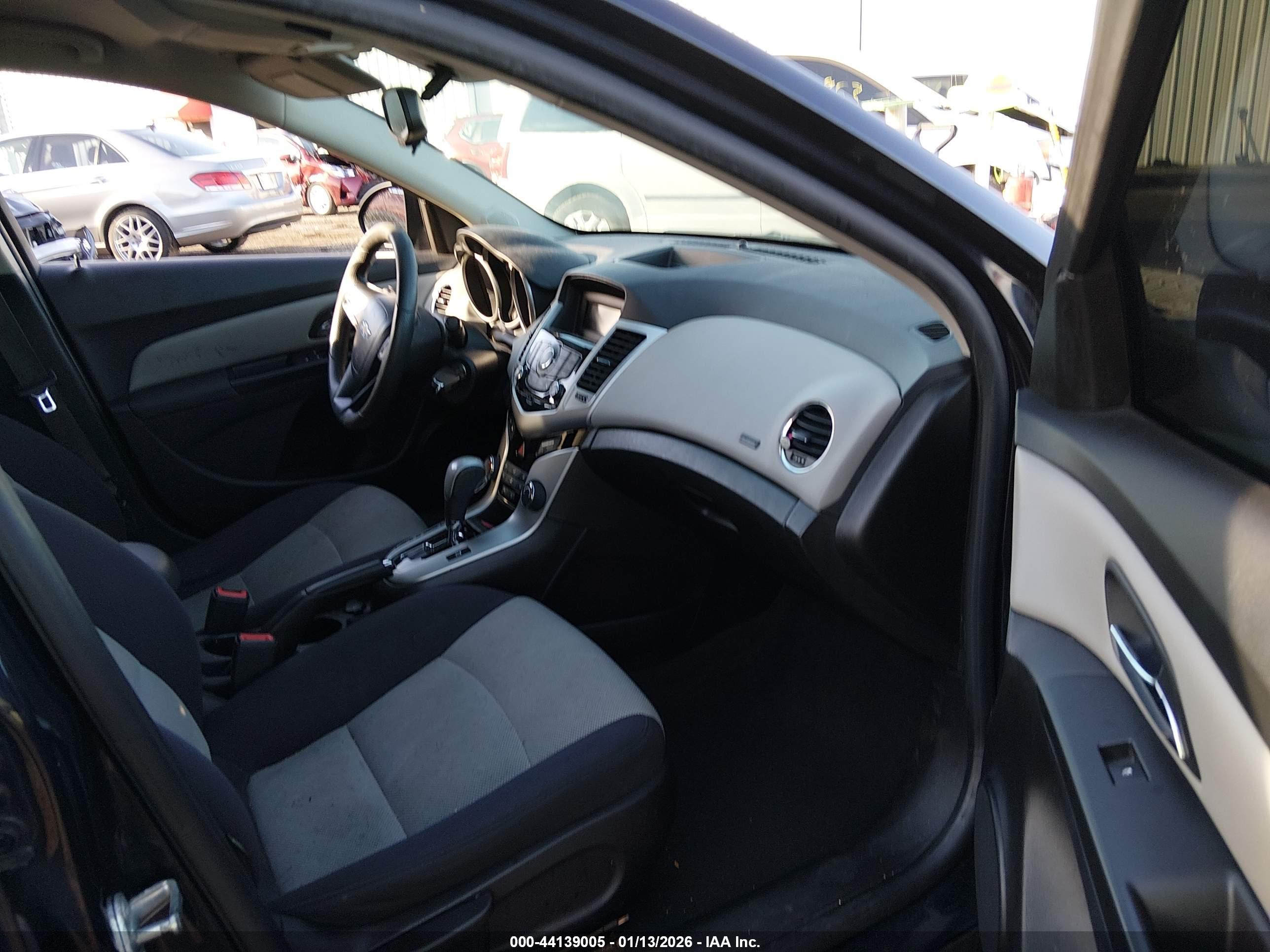 CHEVROLET CRUZE image 5