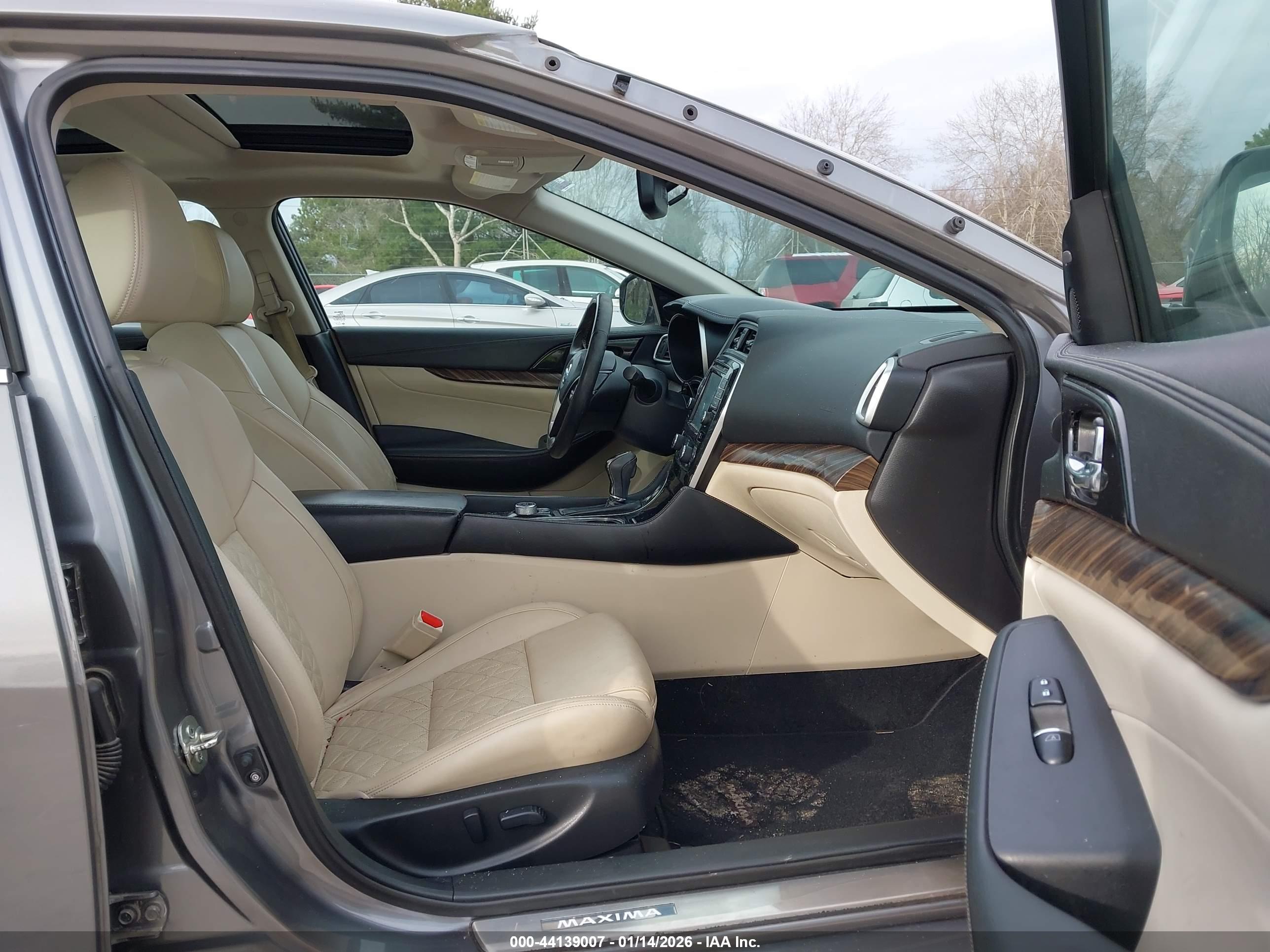 NISSAN MAXIMA image 5