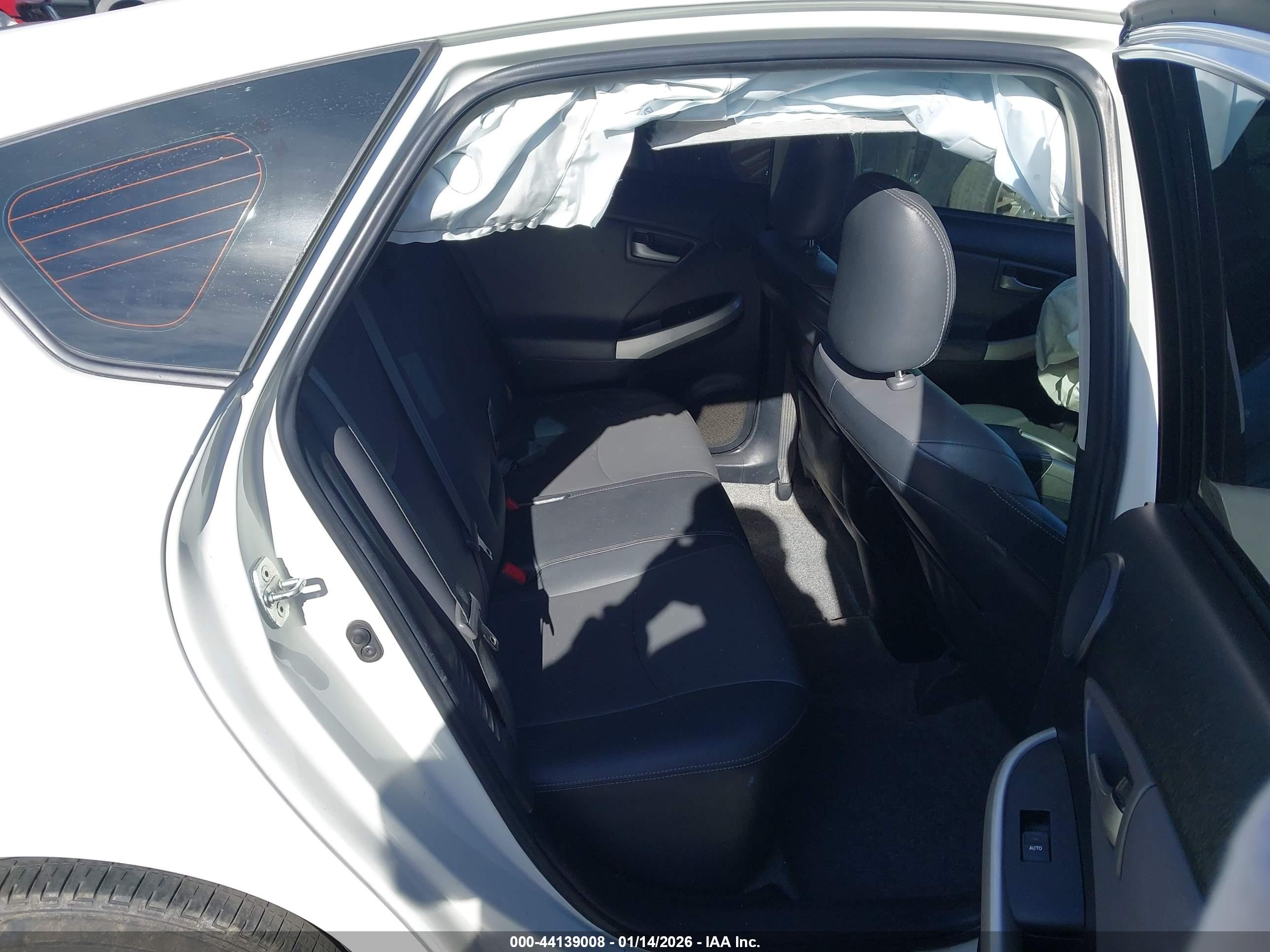 TOYOTA PRIUS image 8