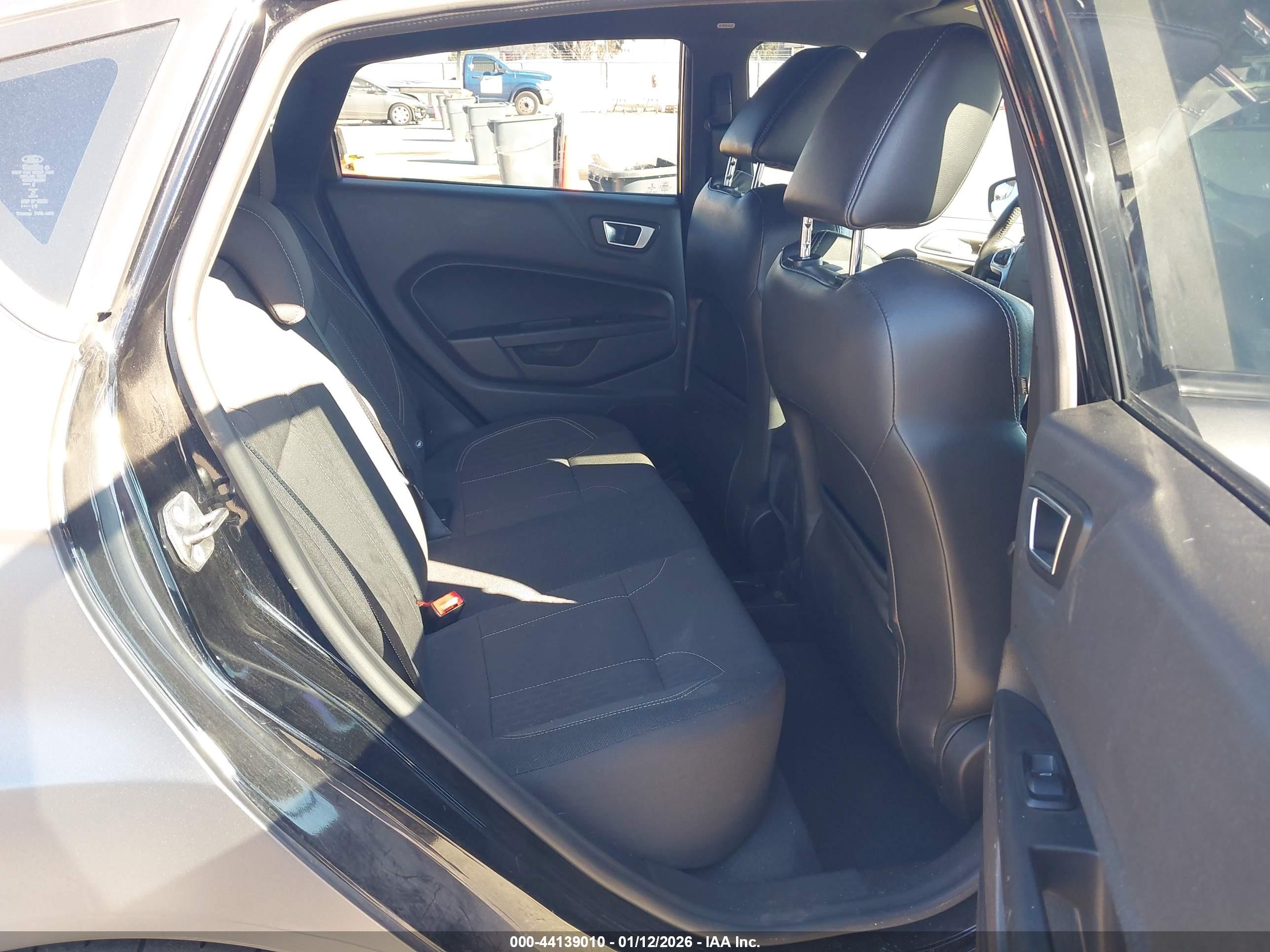 FORD FIESTA image 8