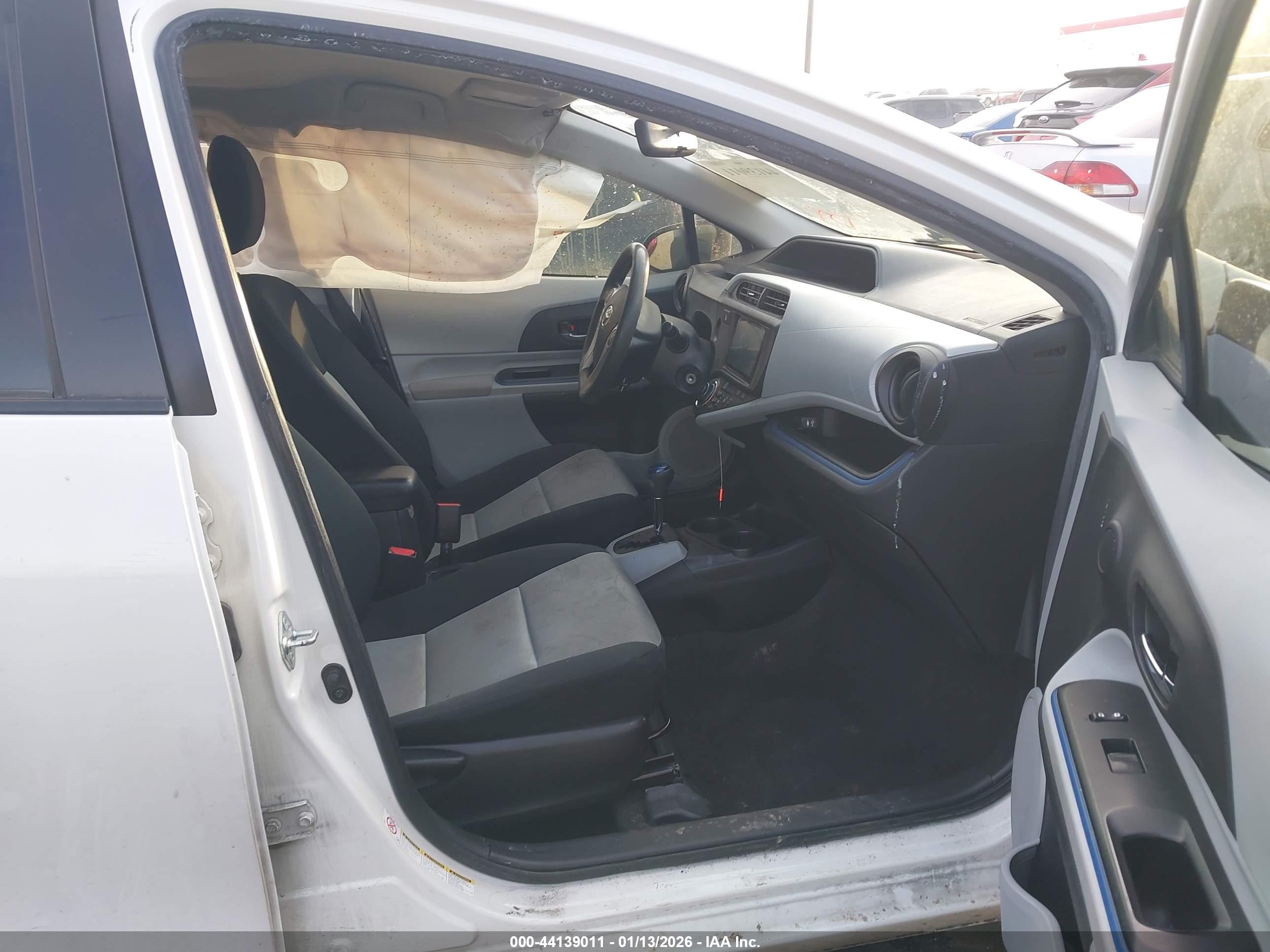 TOYOTA PRIUS image 5