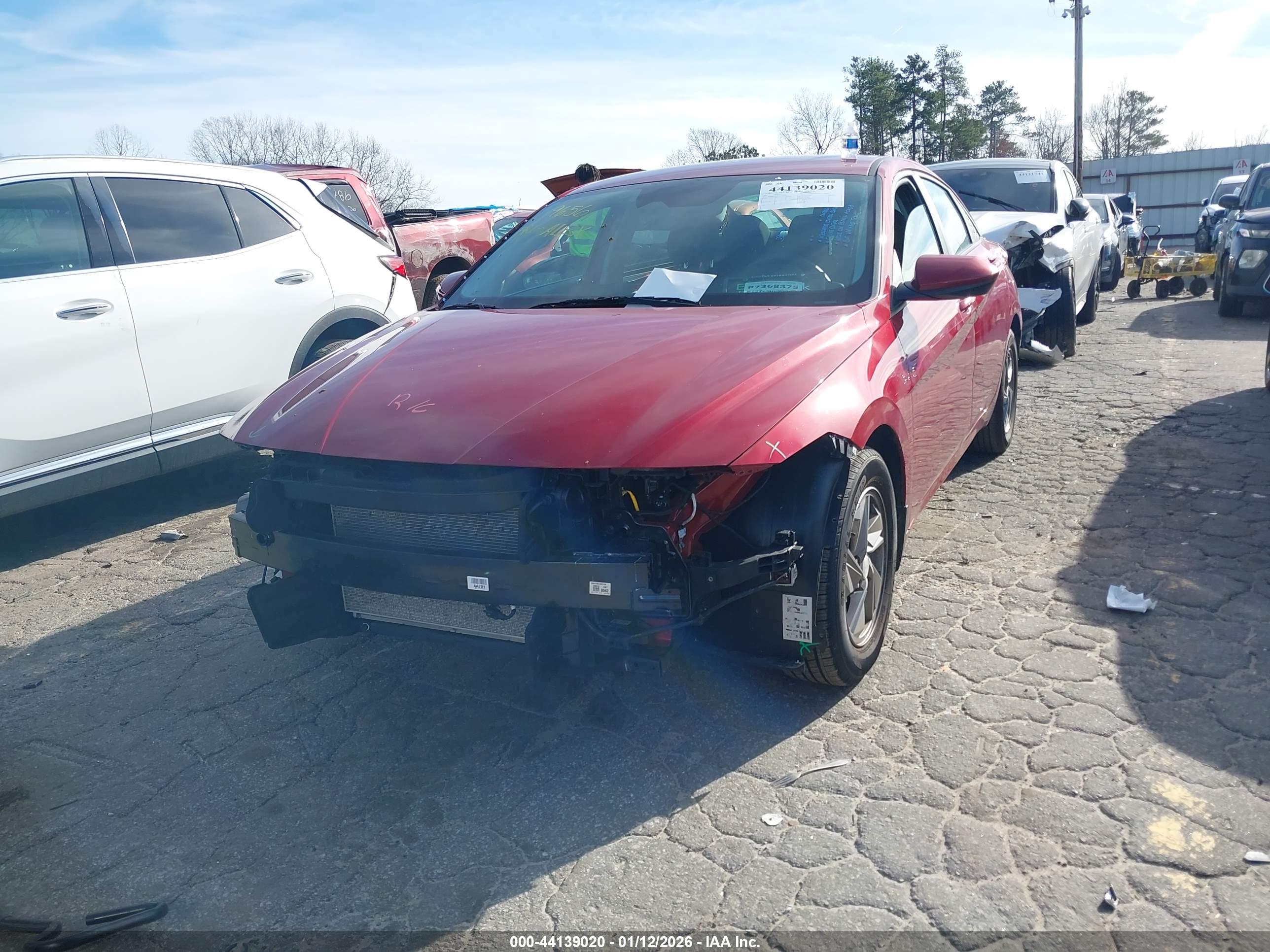 HYUNDAI ELANTRA image 6