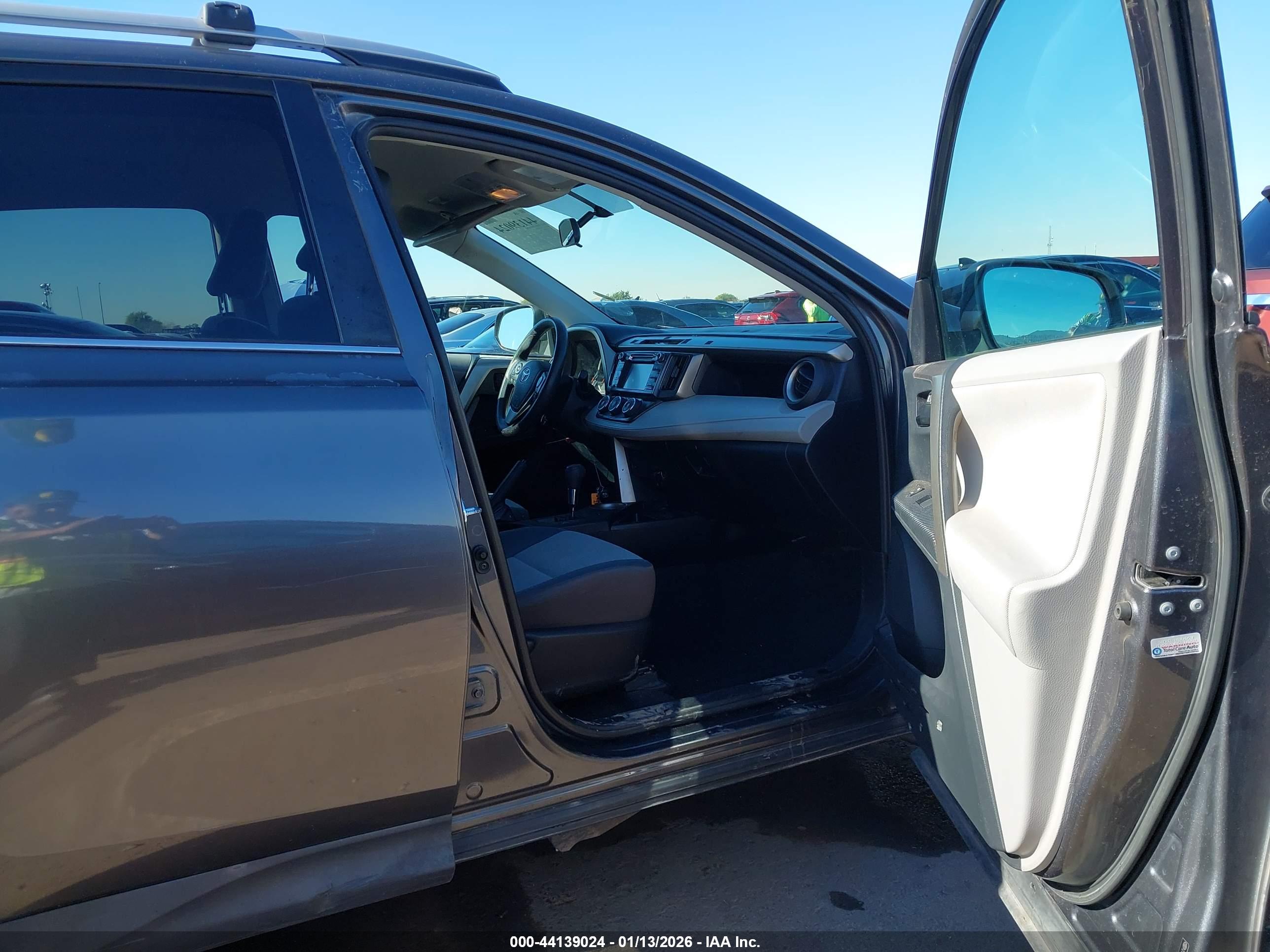 TOYOTA RAV4 image 5