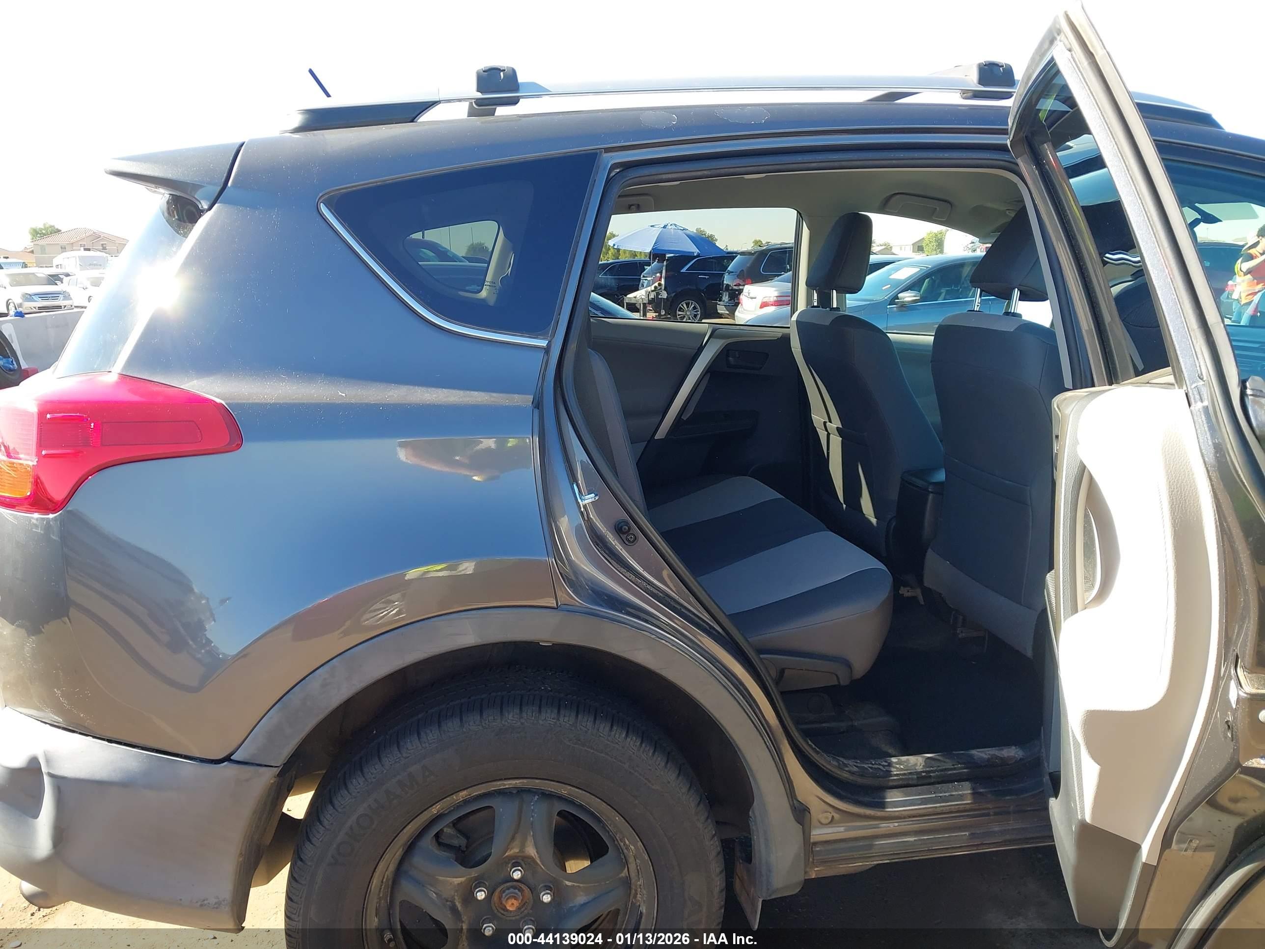 TOYOTA RAV4 image 8