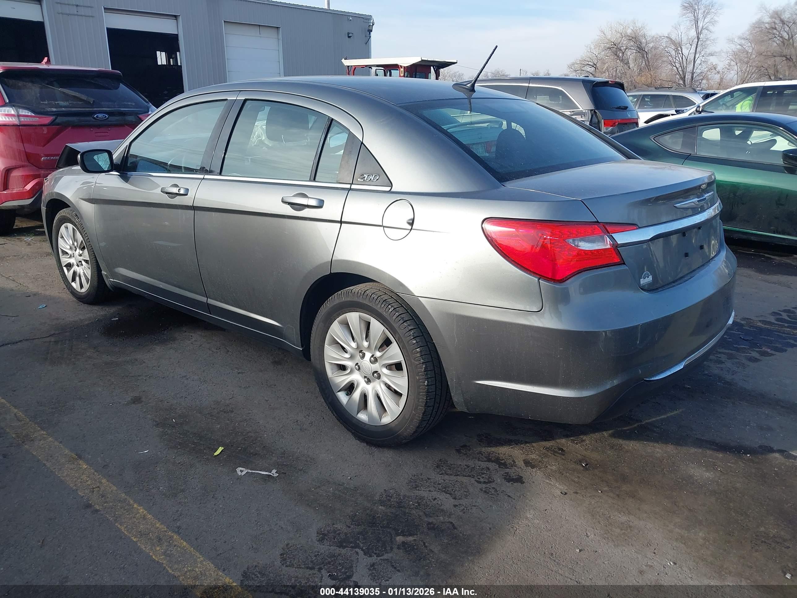 CHRYSLER 200 image 3