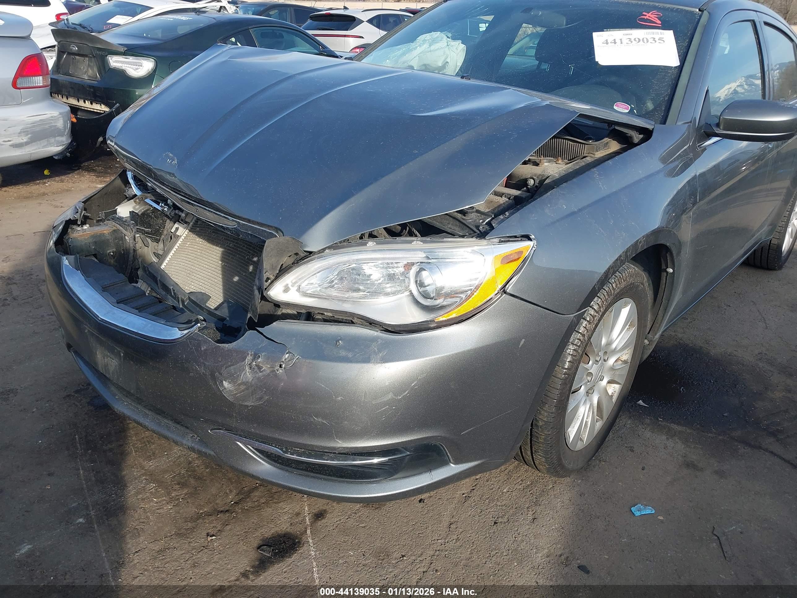 CHRYSLER 200 image 6