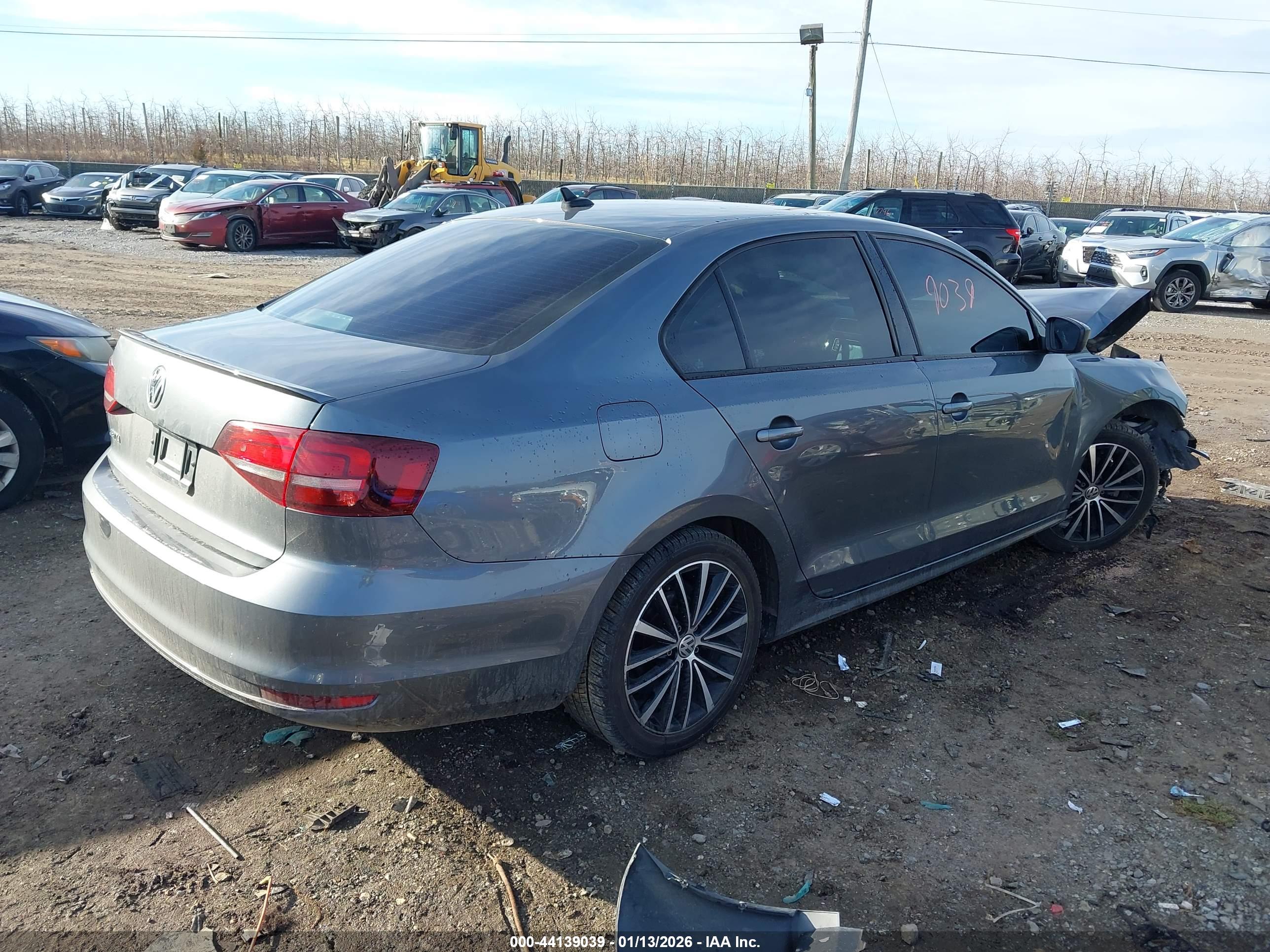 VOLKSWAGEN JETTA image 4
