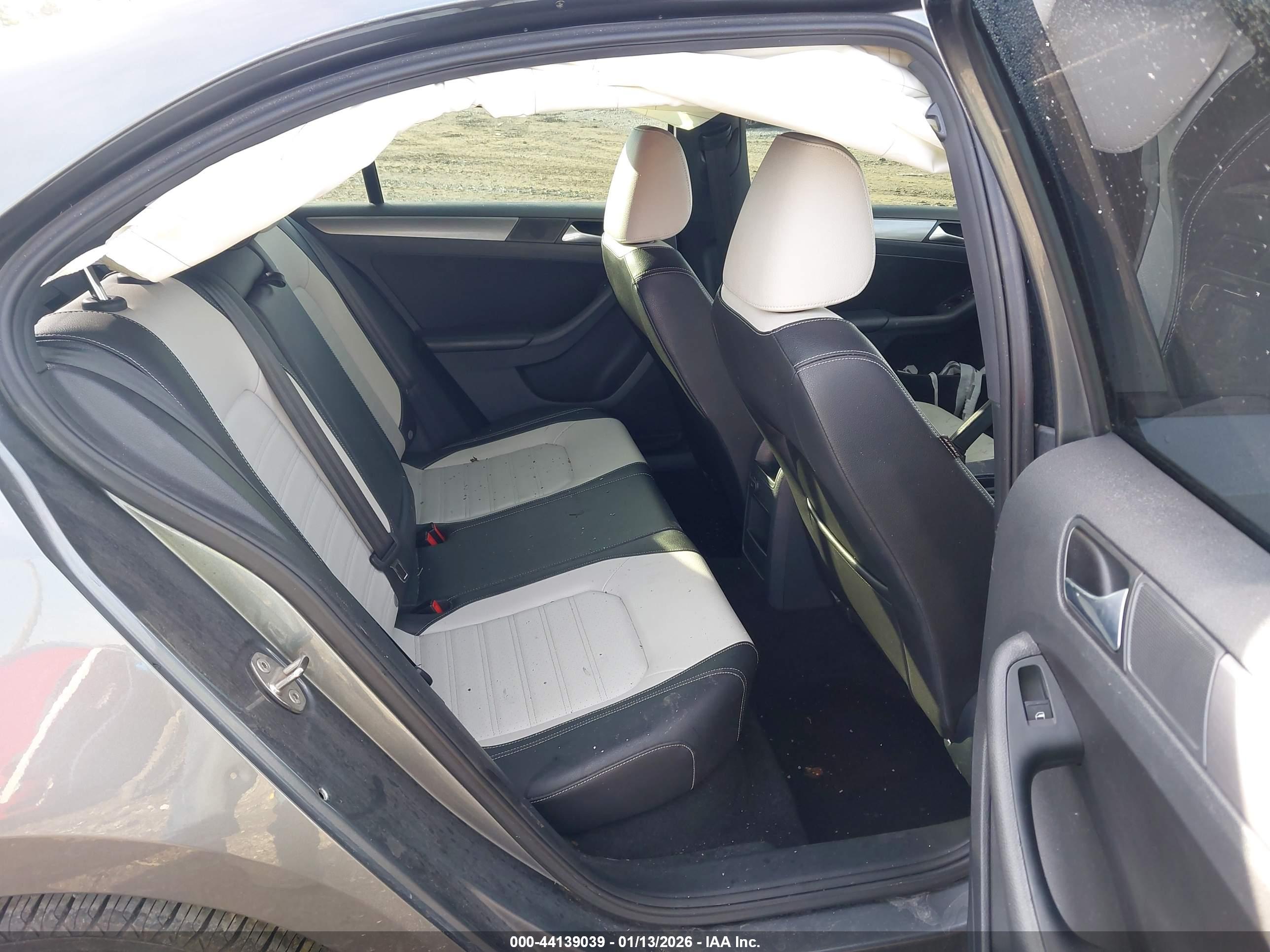 VOLKSWAGEN JETTA image 8