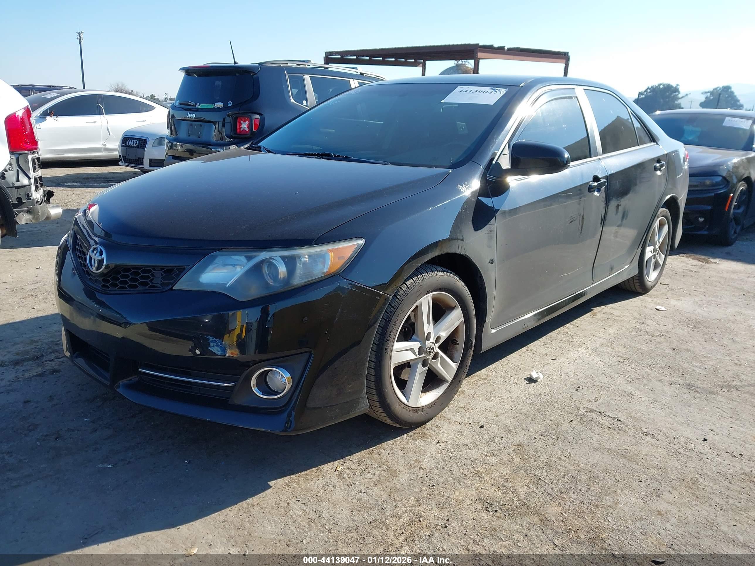 TOYOTA CAMRY image 2