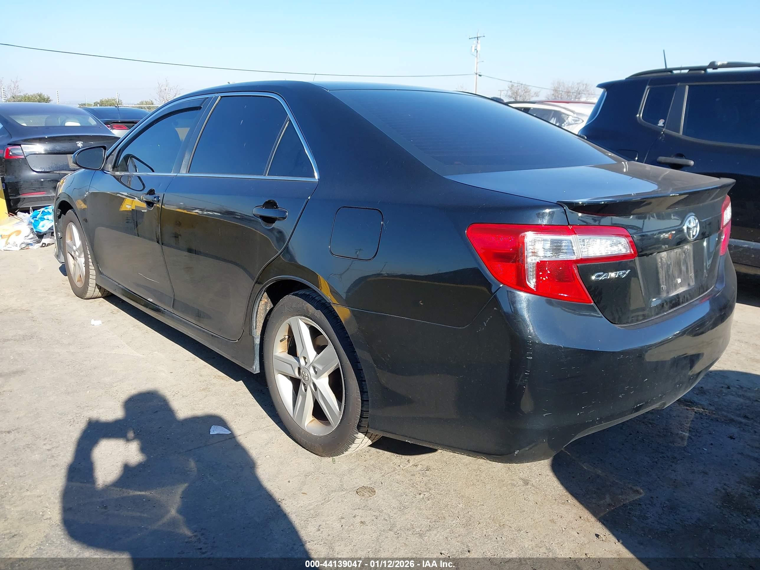 TOYOTA CAMRY image 3