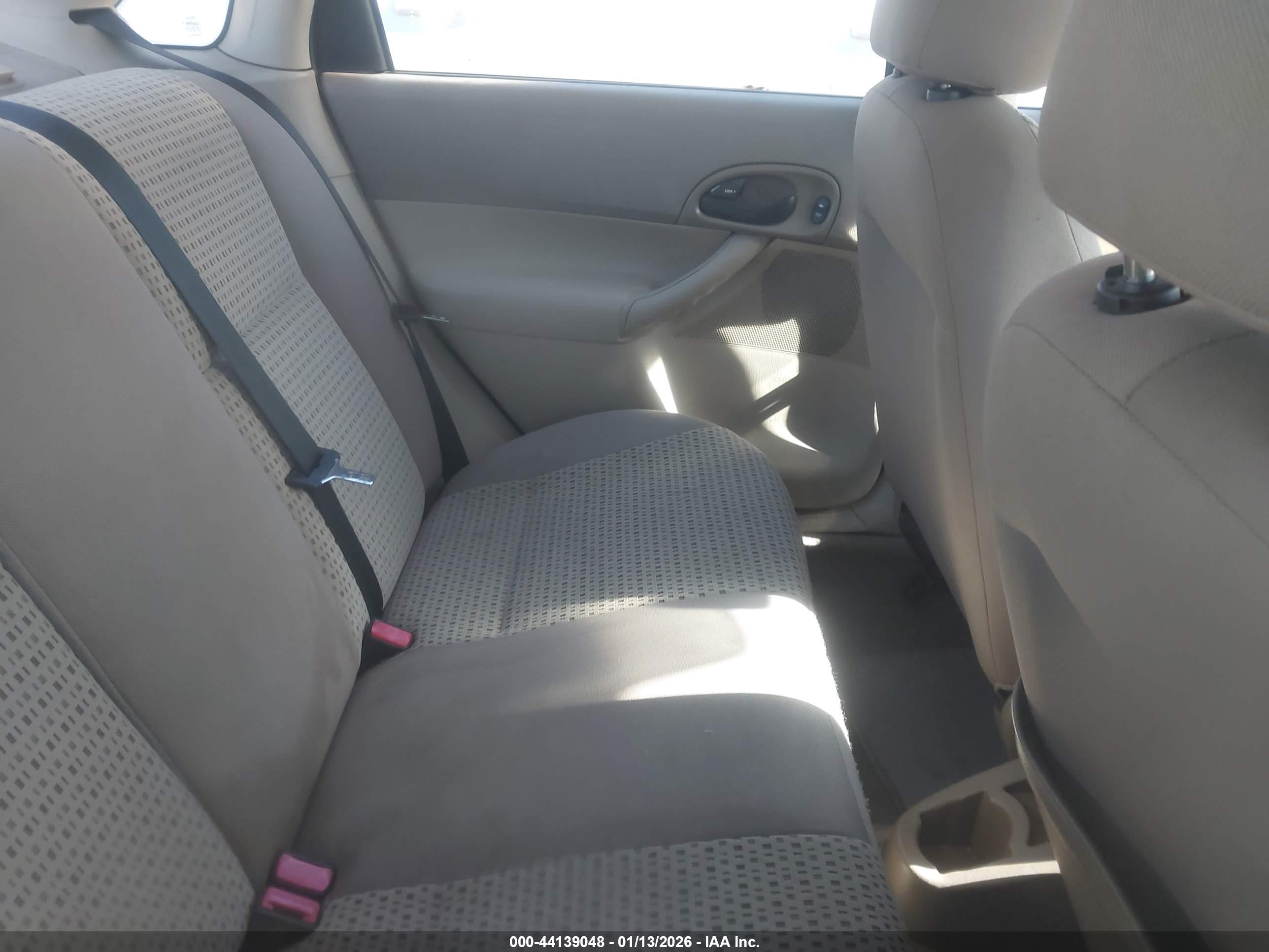 FORD FOCUS image 8