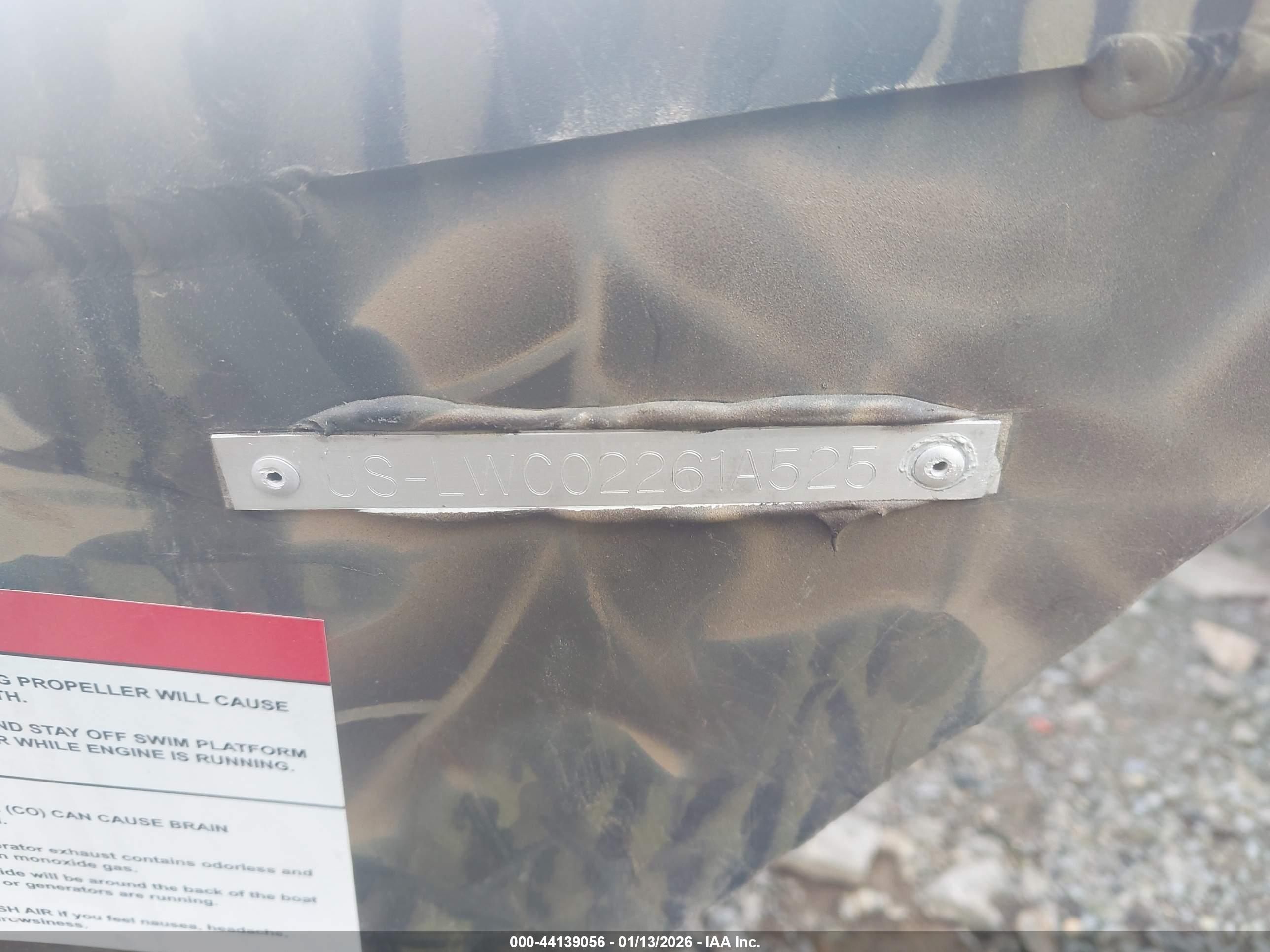 LOWE BASSBOAT image 9