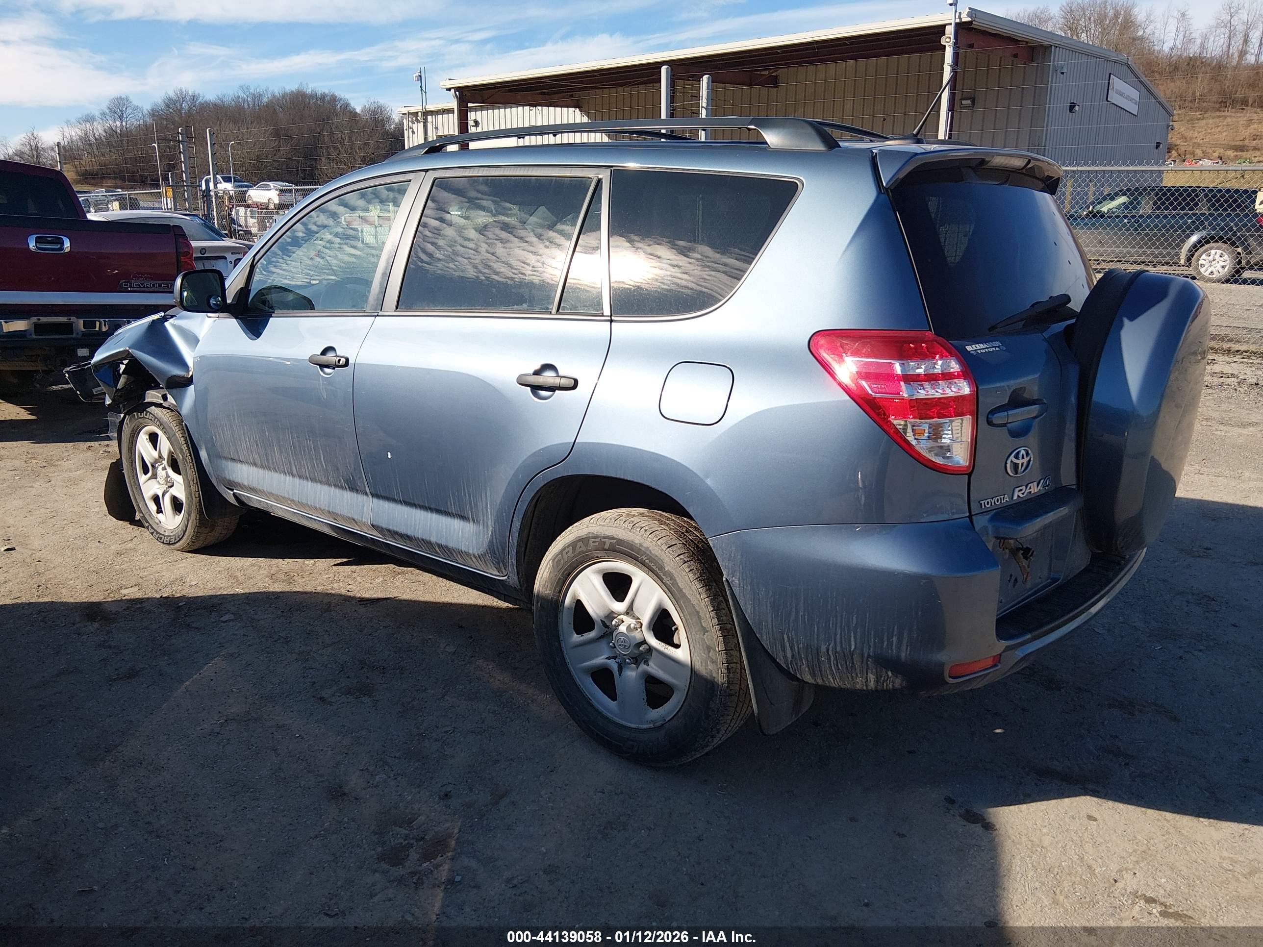 TOYOTA RAV4 image 3