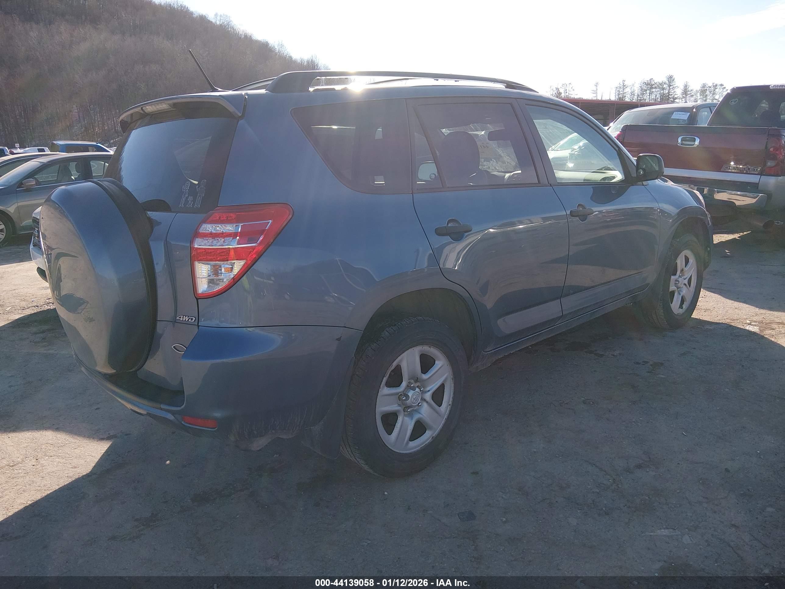 TOYOTA RAV4 image 4