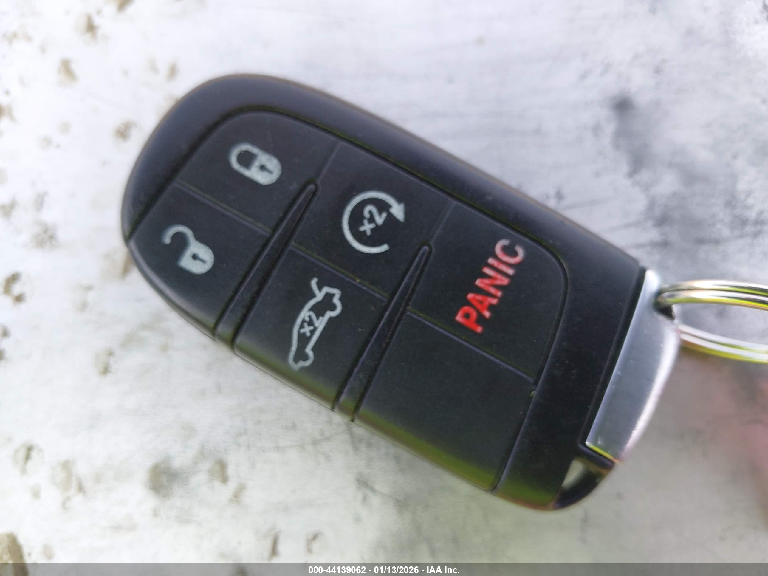 CHRYSLER 300 image 11