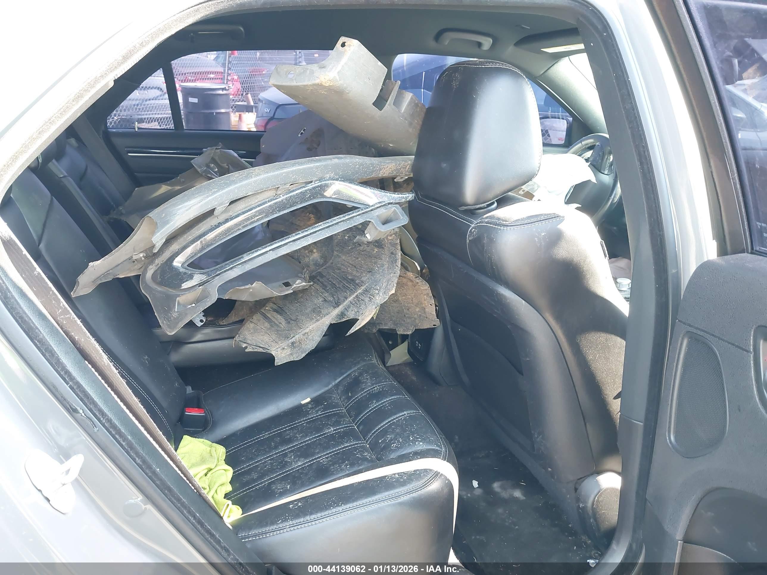 CHRYSLER 300 image 8
