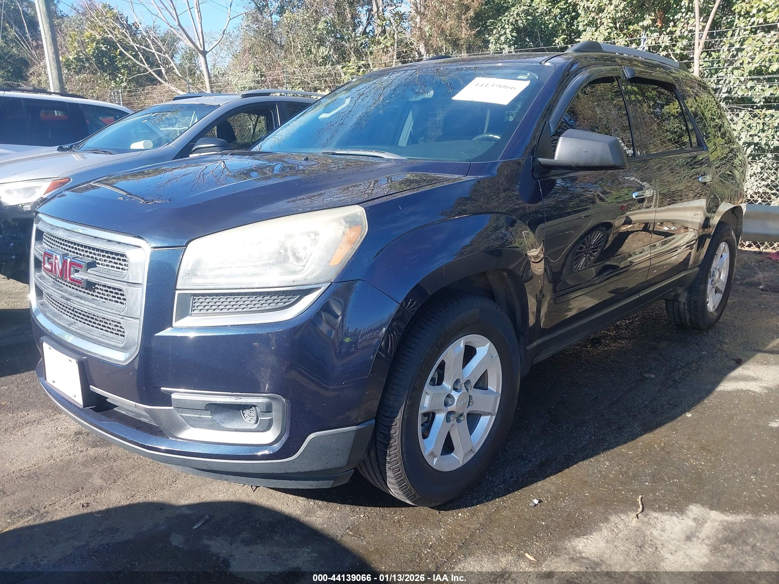 GMC ACADIA image 2