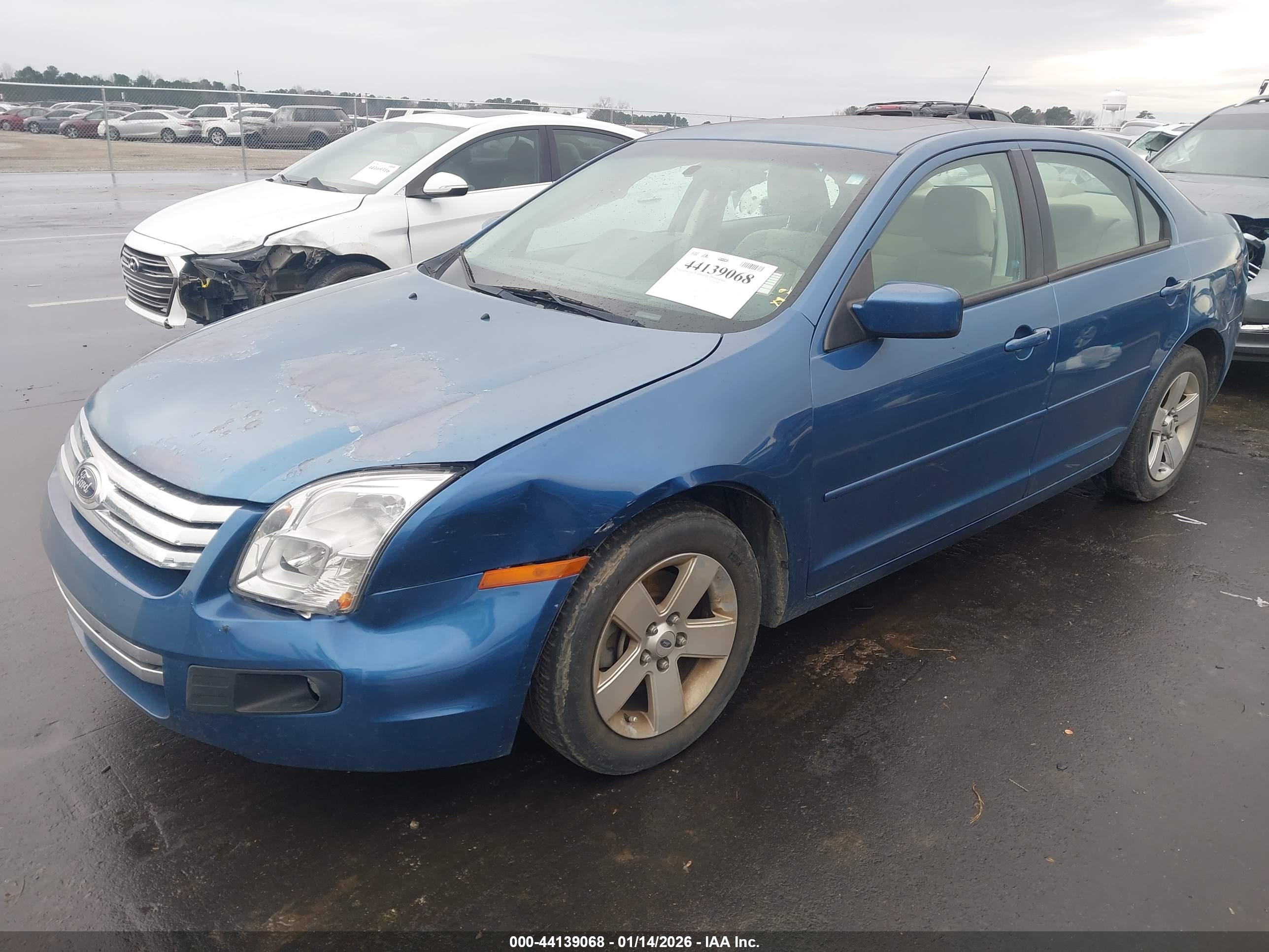 FORD FUSION image 2