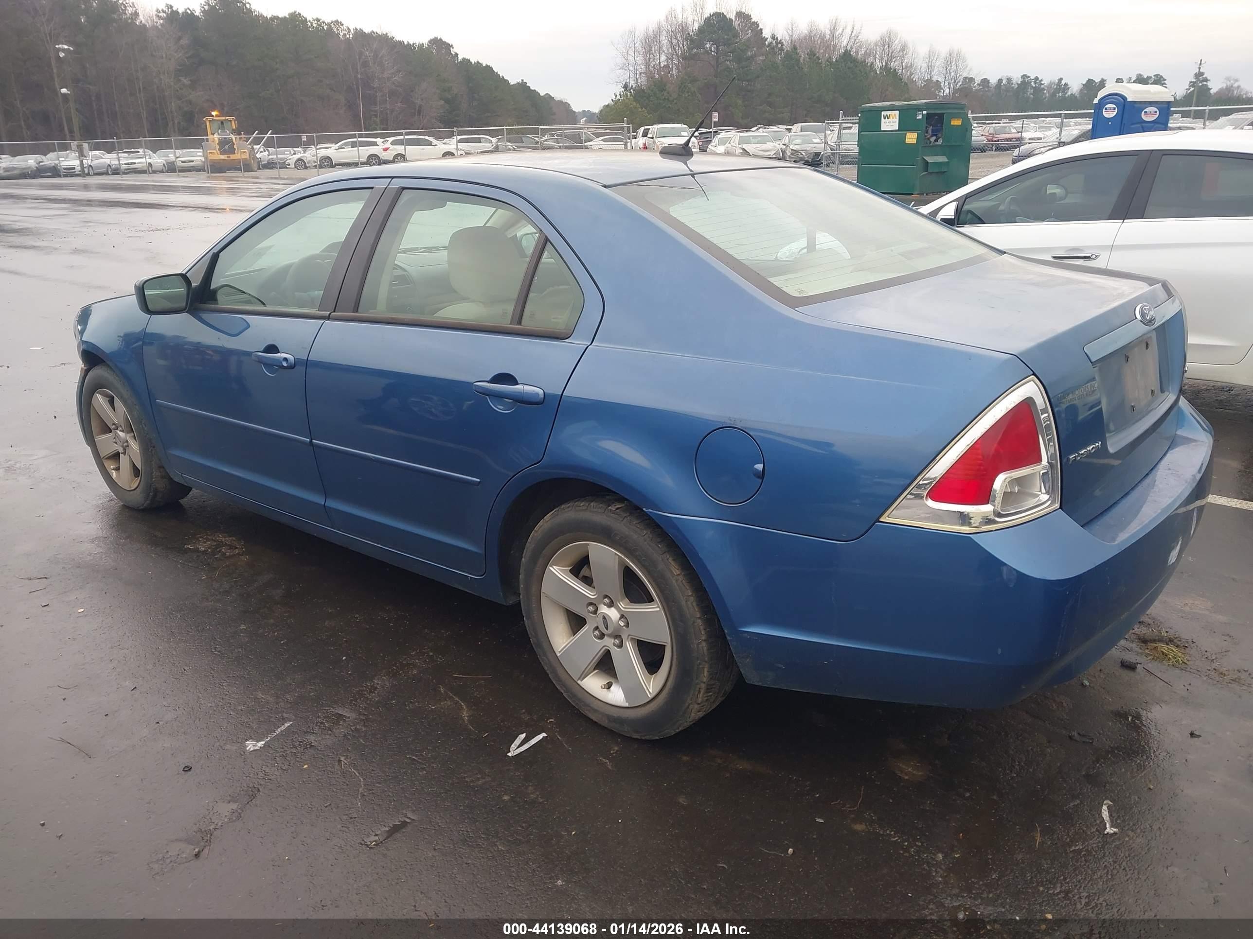 FORD FUSION image 3