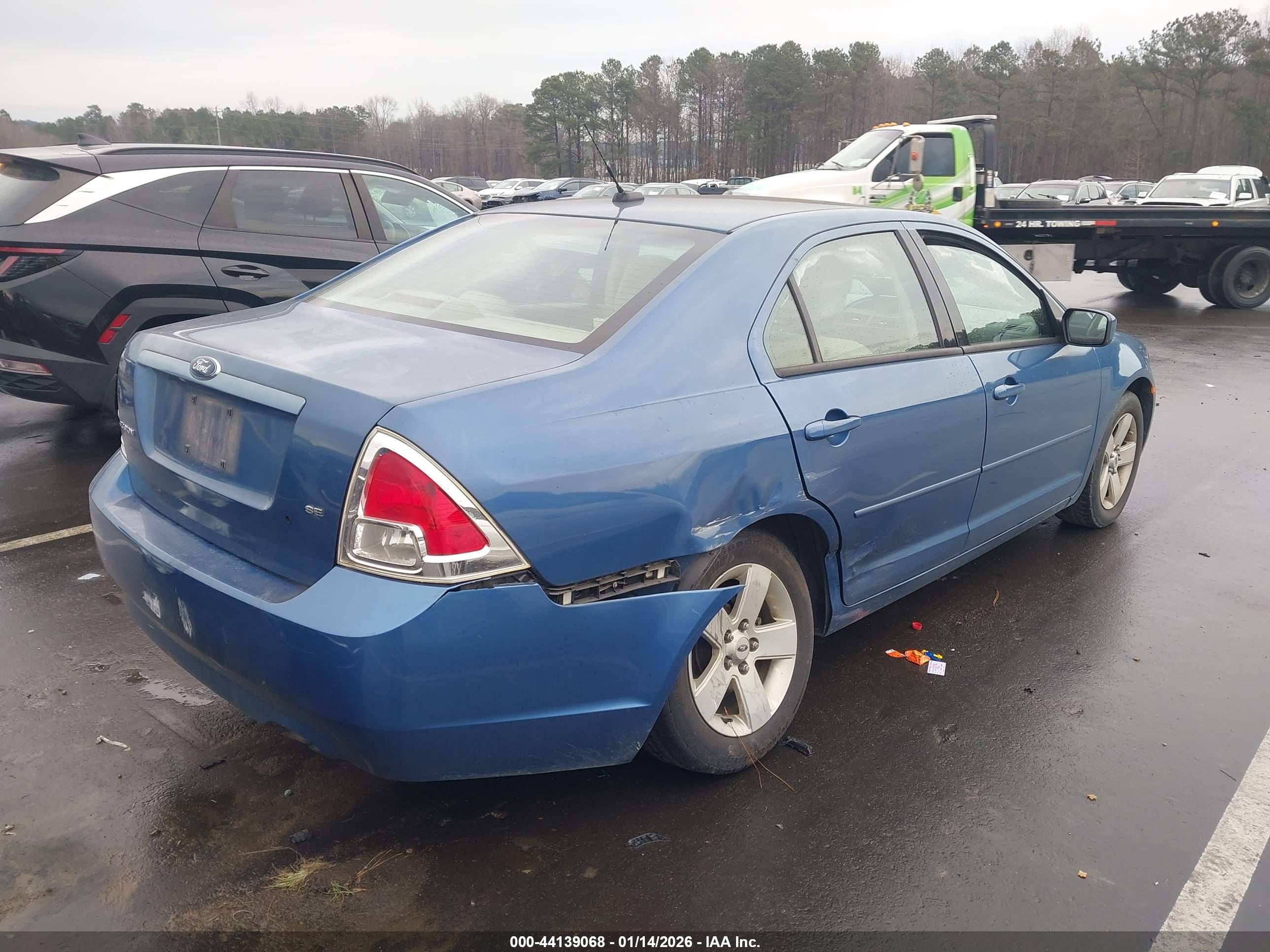 FORD FUSION image 4