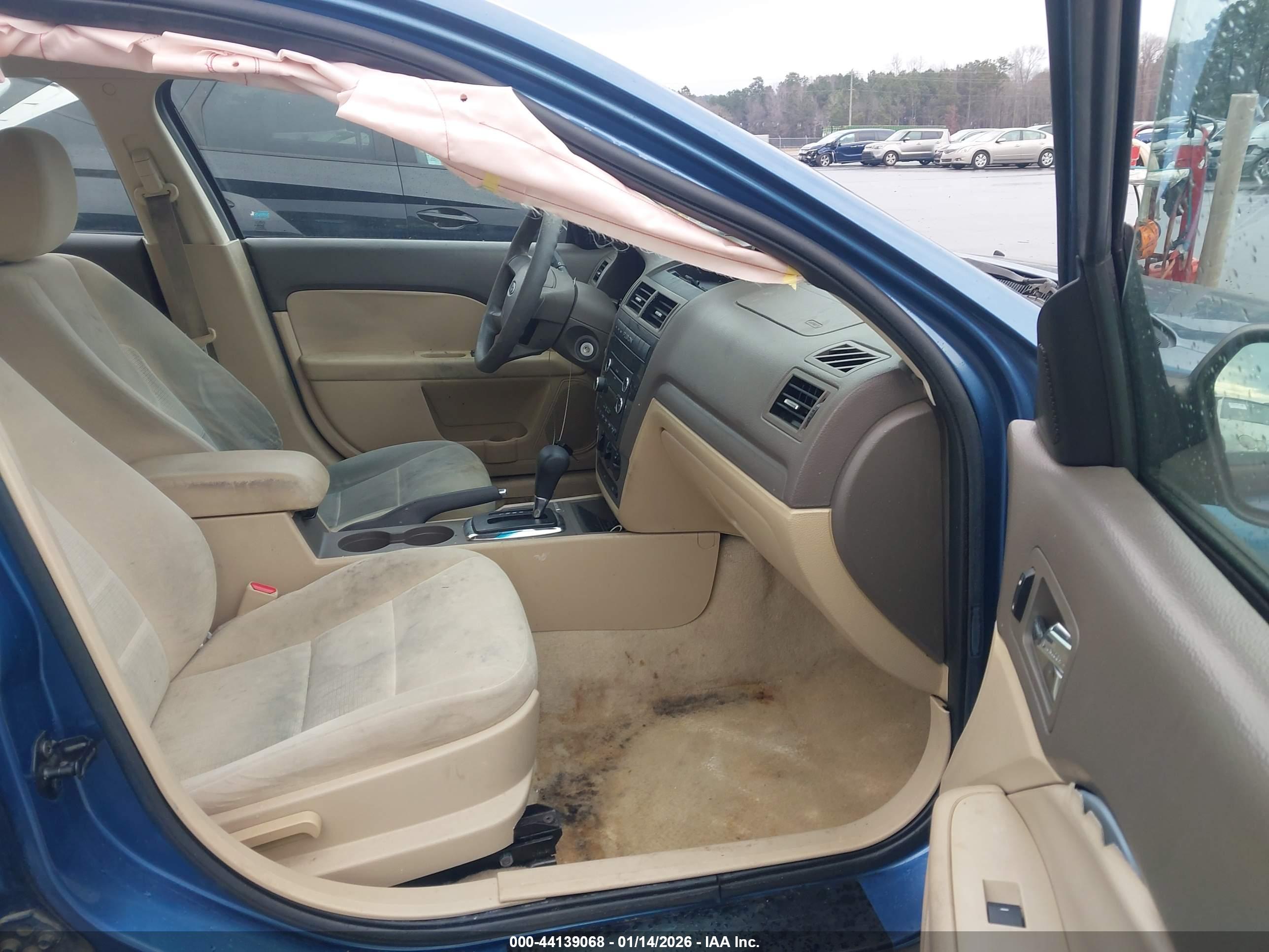FORD FUSION image 5