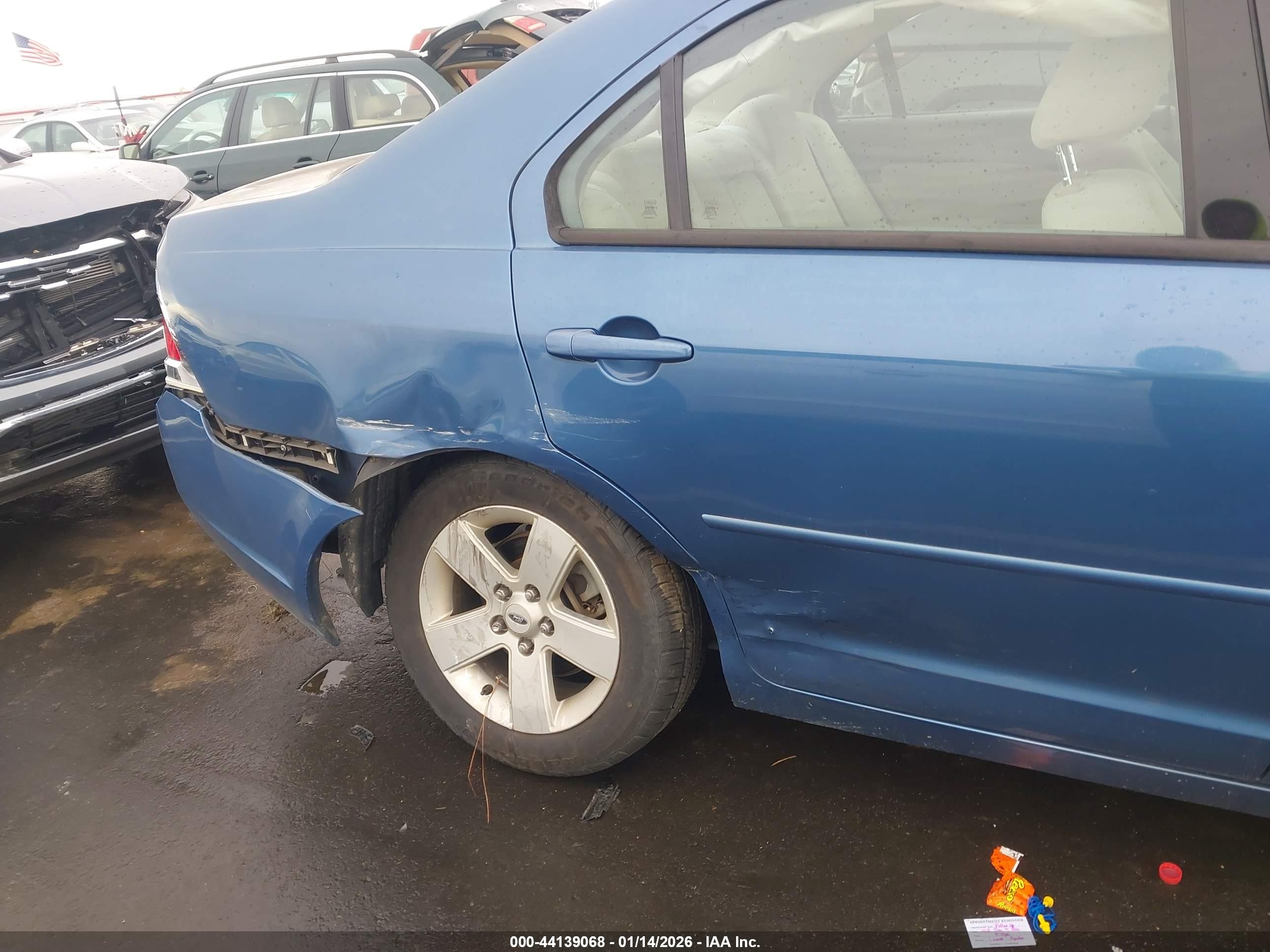 FORD FUSION image 6