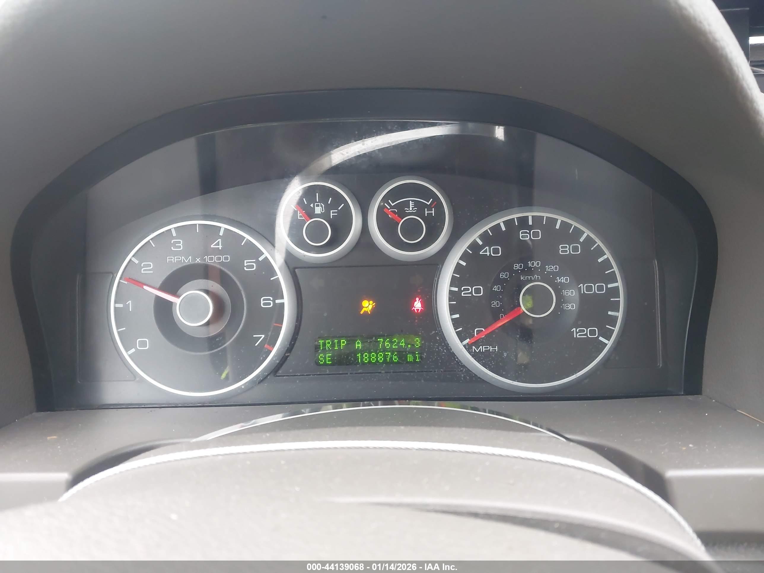 FORD FUSION image 7