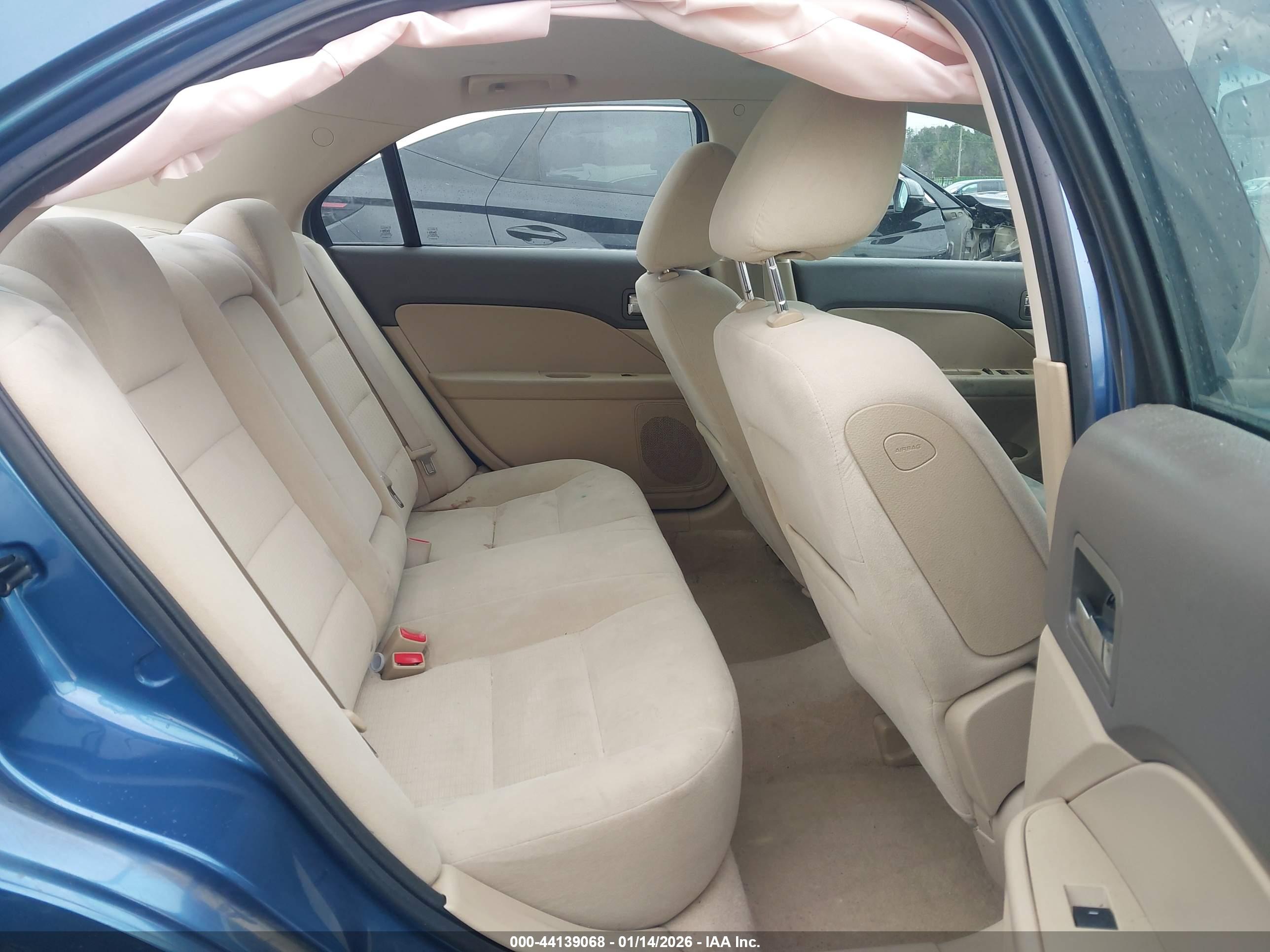 FORD FUSION image 8