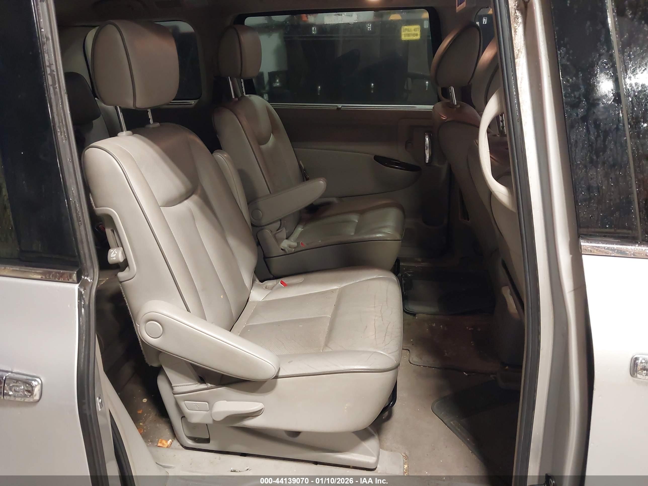 NISSAN QUEST image 8