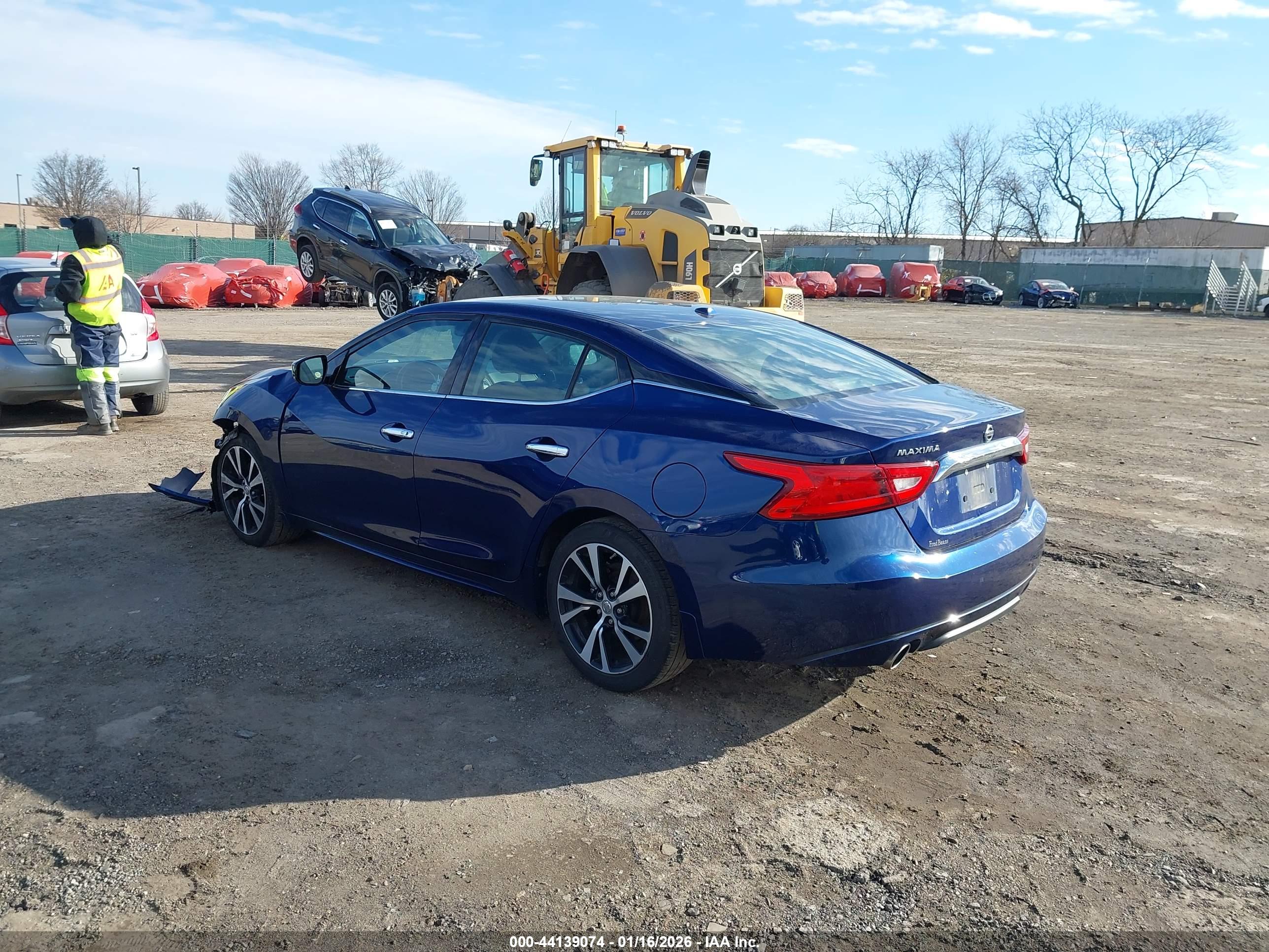 NISSAN MAXIMA image 3