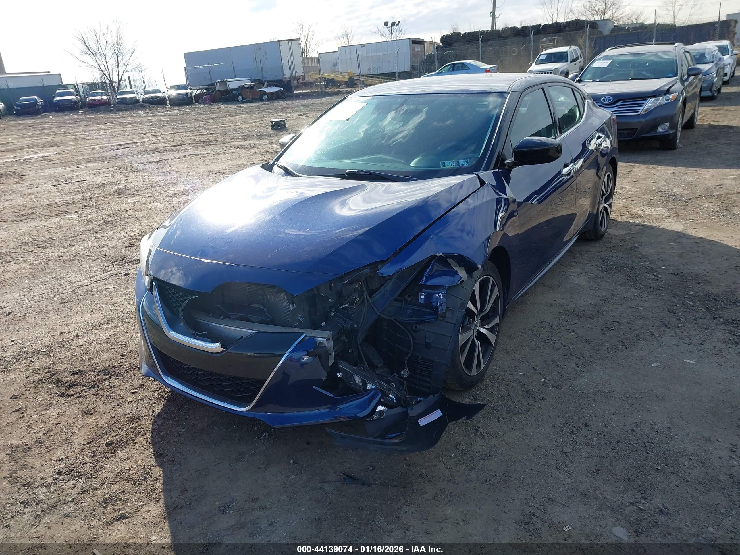 NISSAN MAXIMA image 6