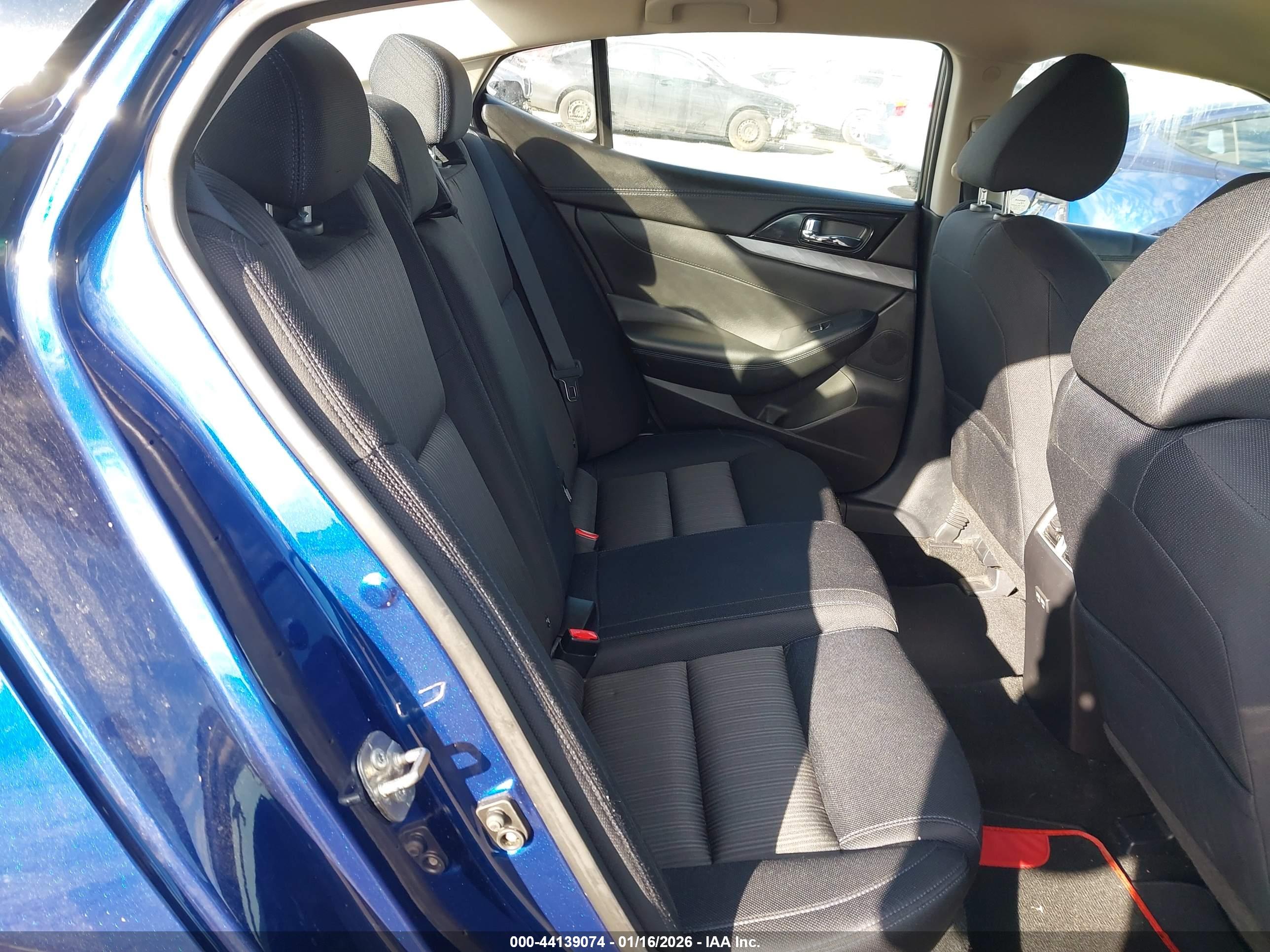 NISSAN MAXIMA image 8