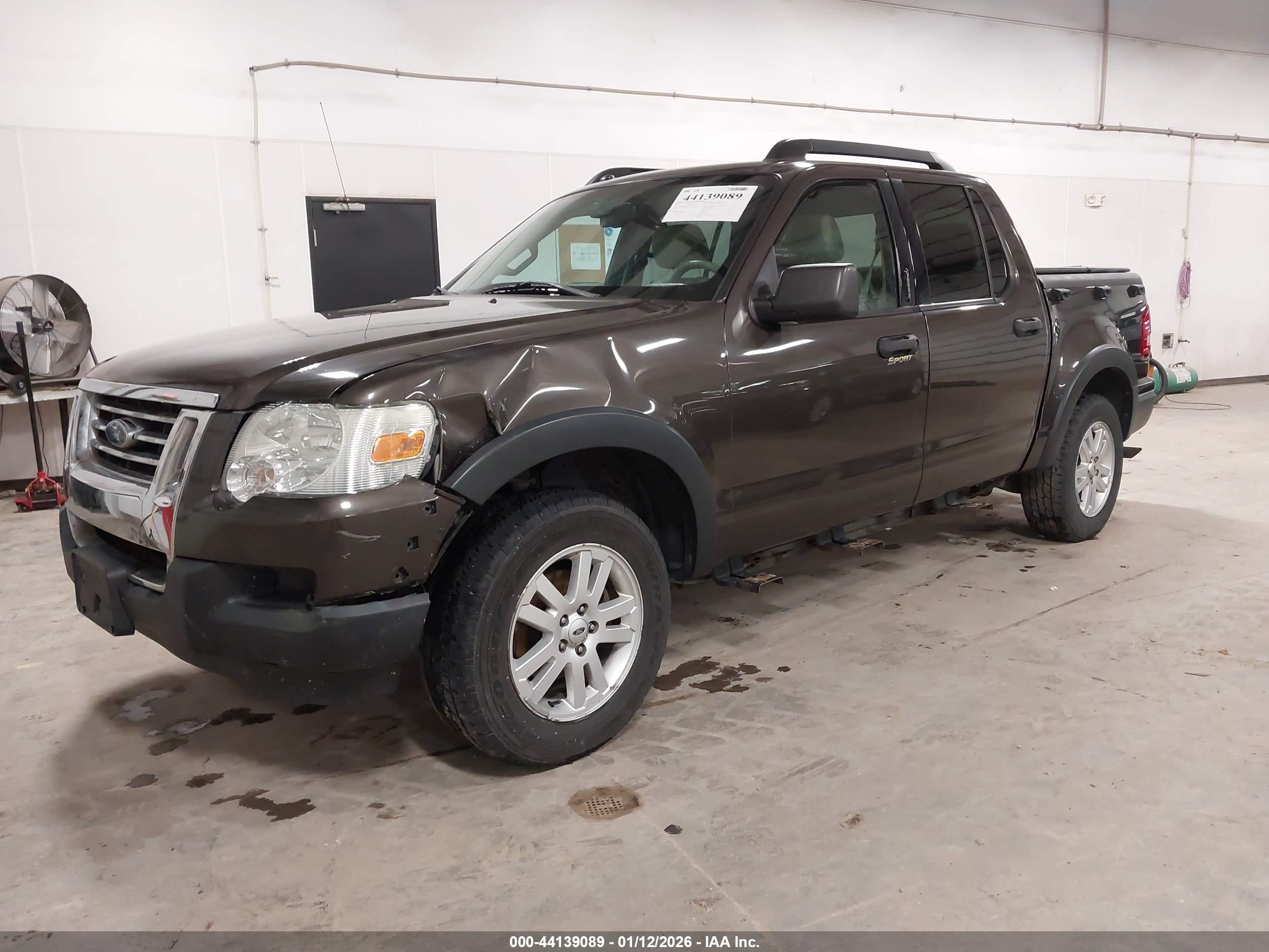 FORD EXPLORER image 2