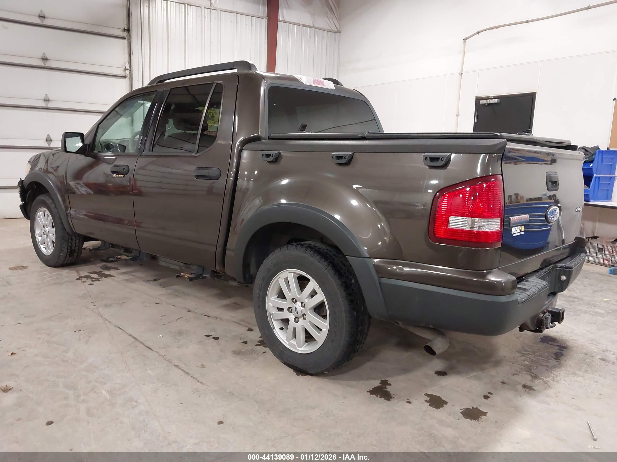 FORD EXPLORER image 3