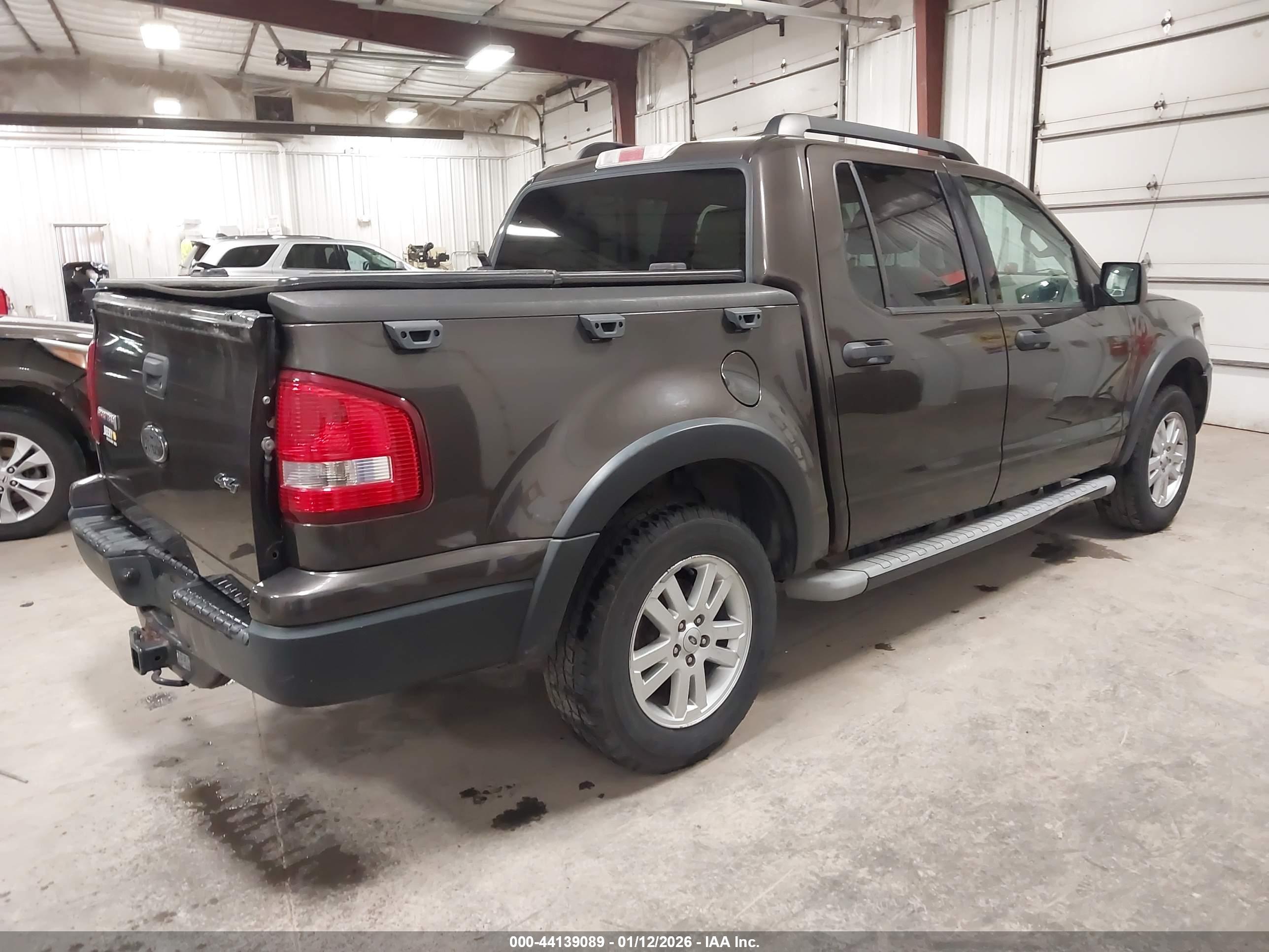 FORD EXPLORER image 4