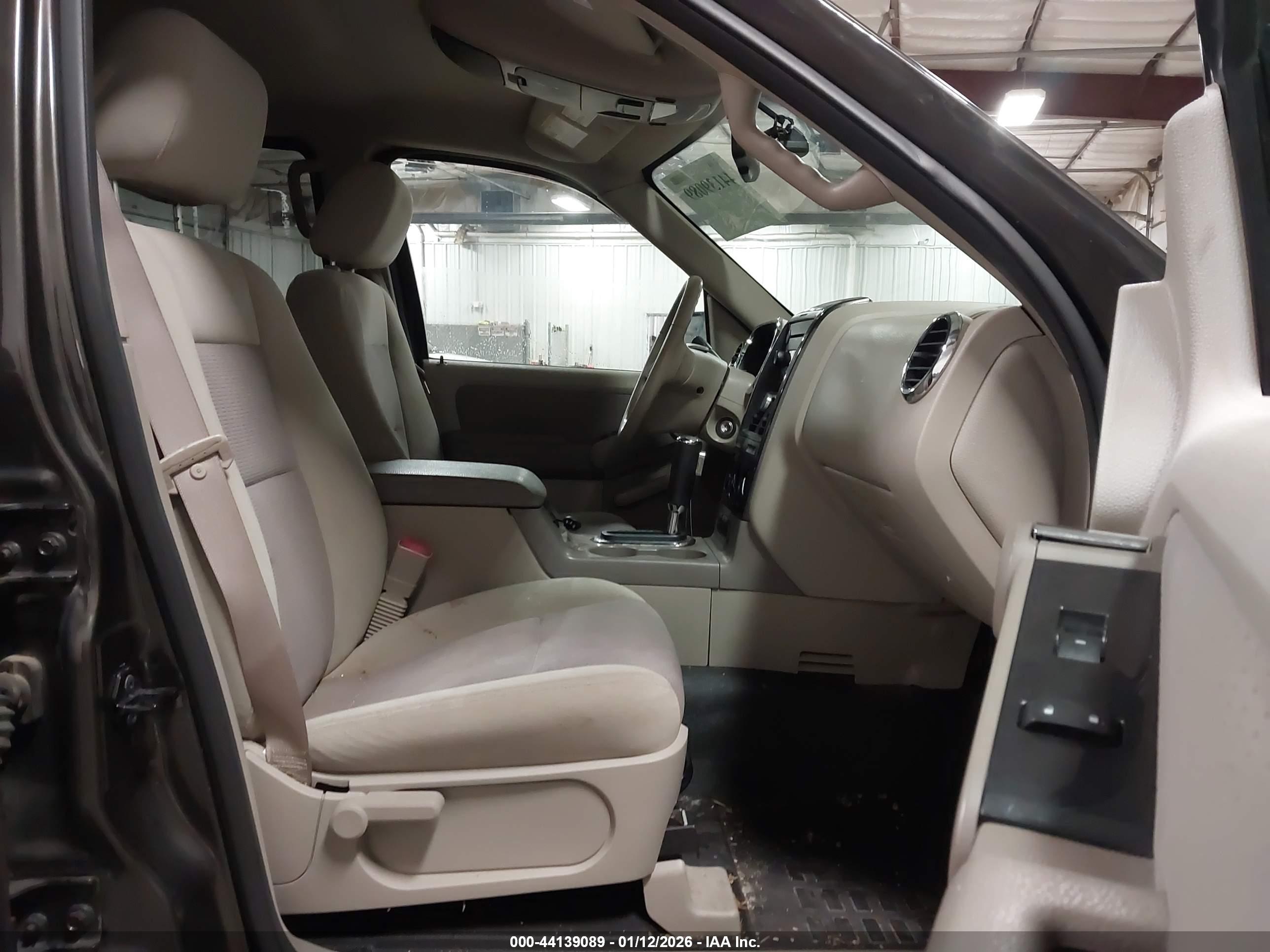 FORD EXPLORER image 5